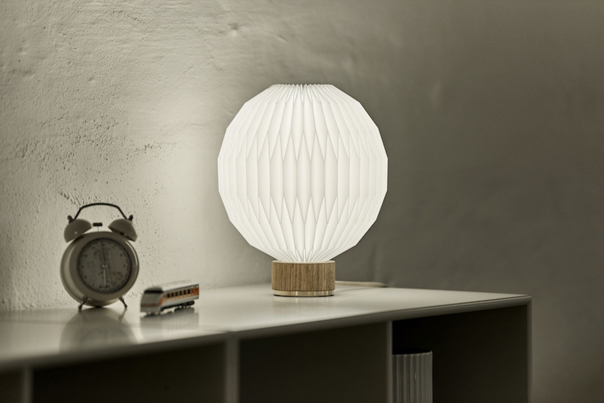Model 375 Table Lamp Light Oak Base Le Klint | Ø 18 x H 21 cm 