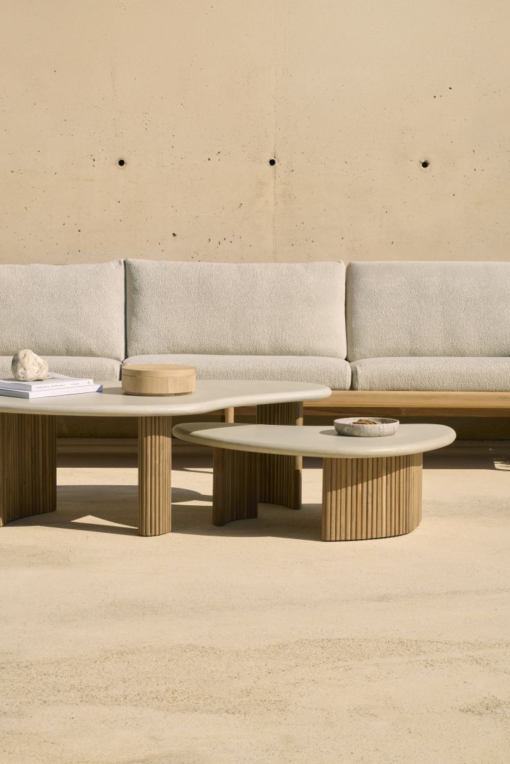 Boomerang coffee table outdoor concrete/teak Ethnicraft