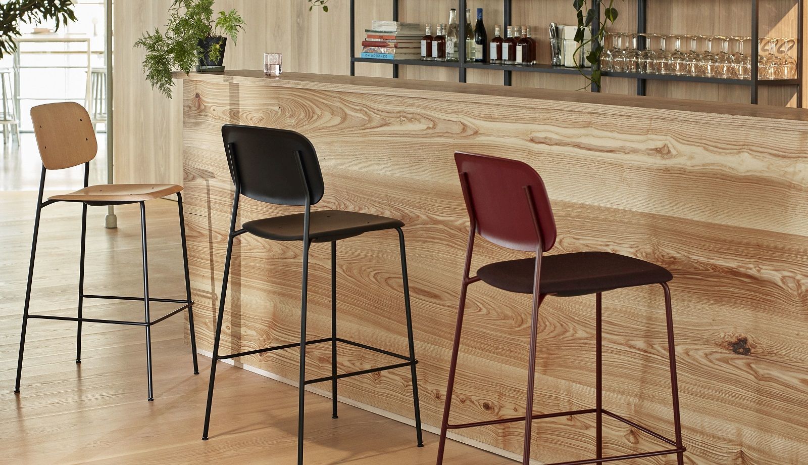 Soft Edge 90 Bar Stool Low / High Hay