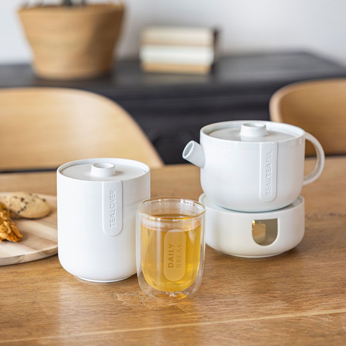 Cozy Time teapot and teapot small wheels