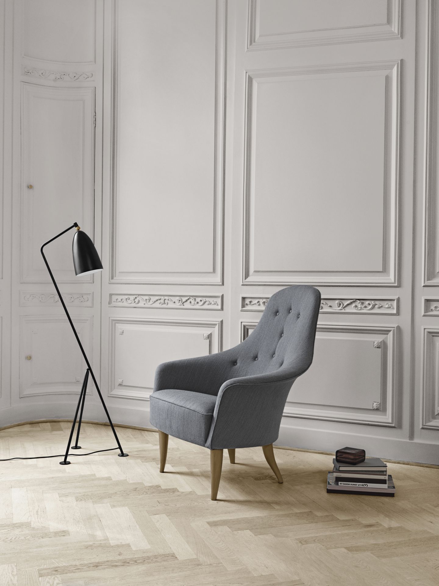 Gräshoppa / Grashoppa Floor light Anthracite-Grey Gubi
