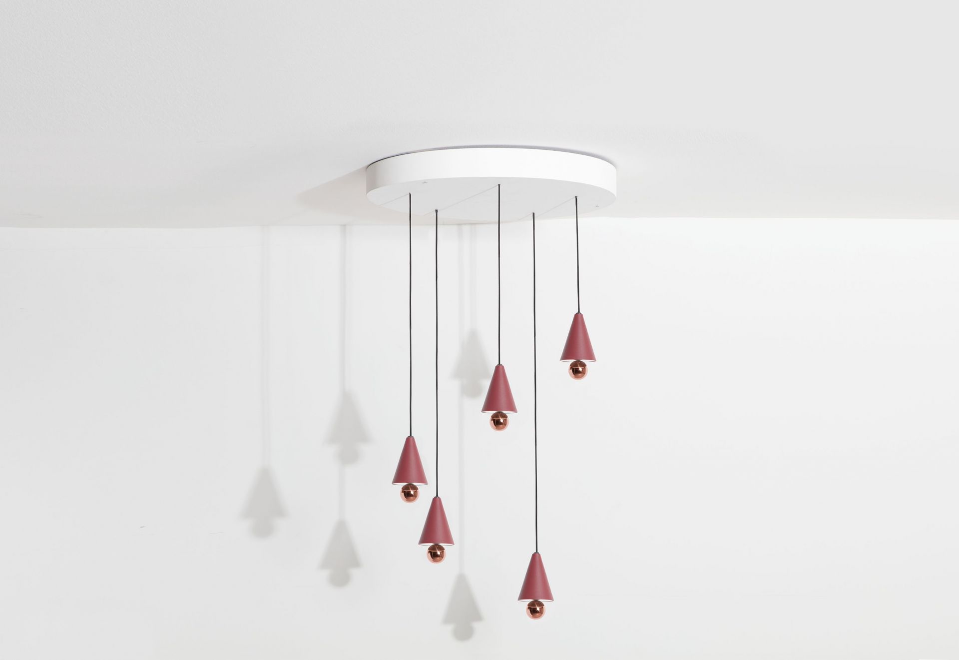 Cherry Pendant light Pendant Light Set of 5 Round Plate Petite Friture Brown red
