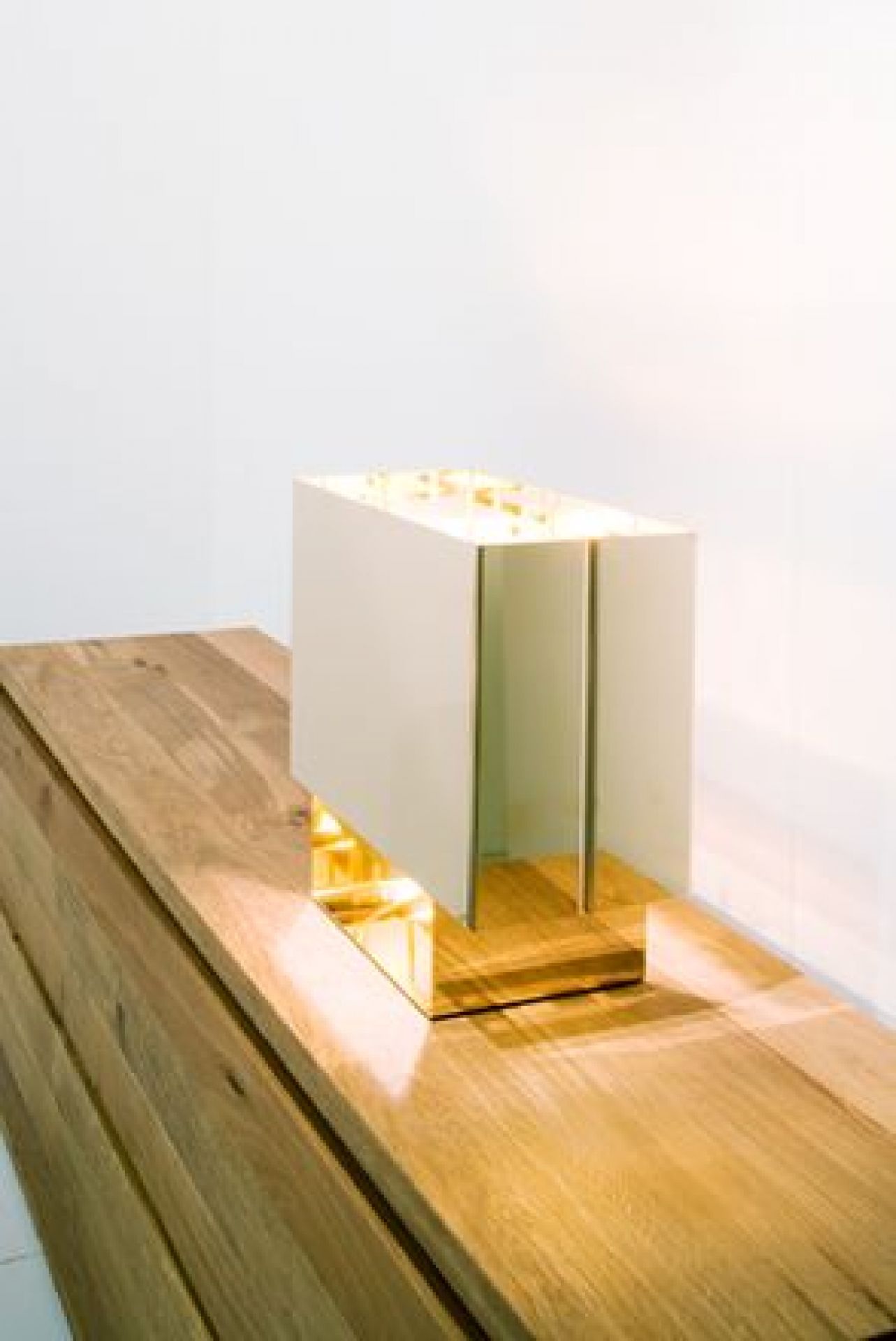 LT01 Seam One table light e15