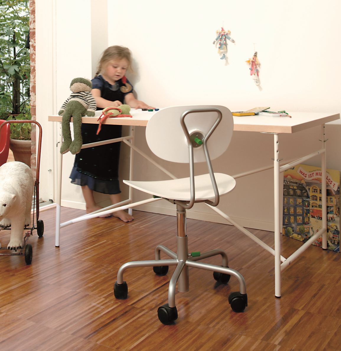 Eiermann desk for children white frame Richard Lampert