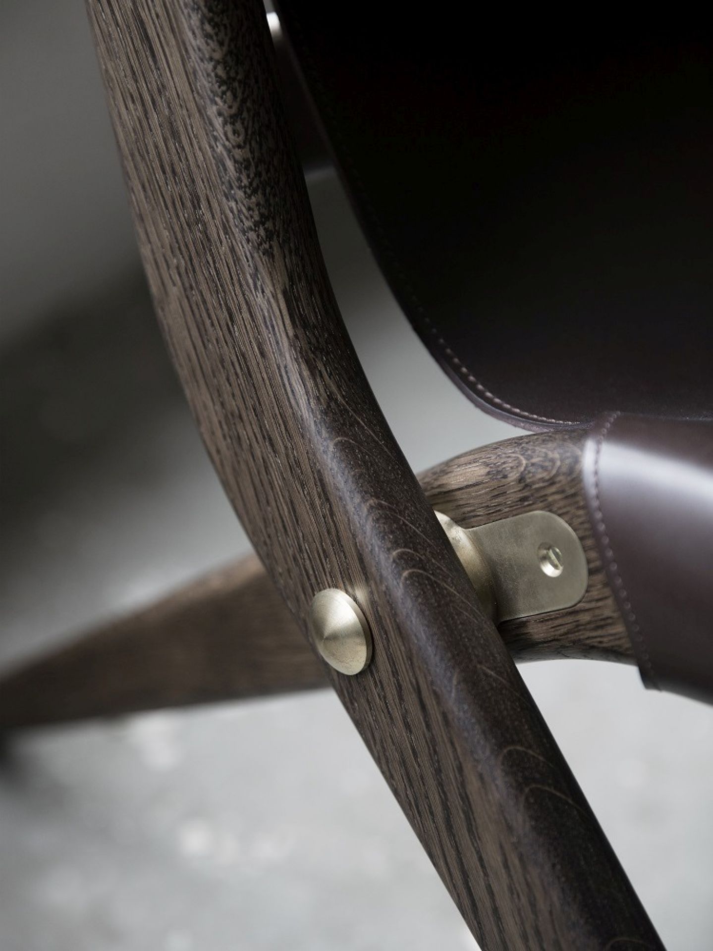 Saxe Chair oak brown stained - leather brown Audo