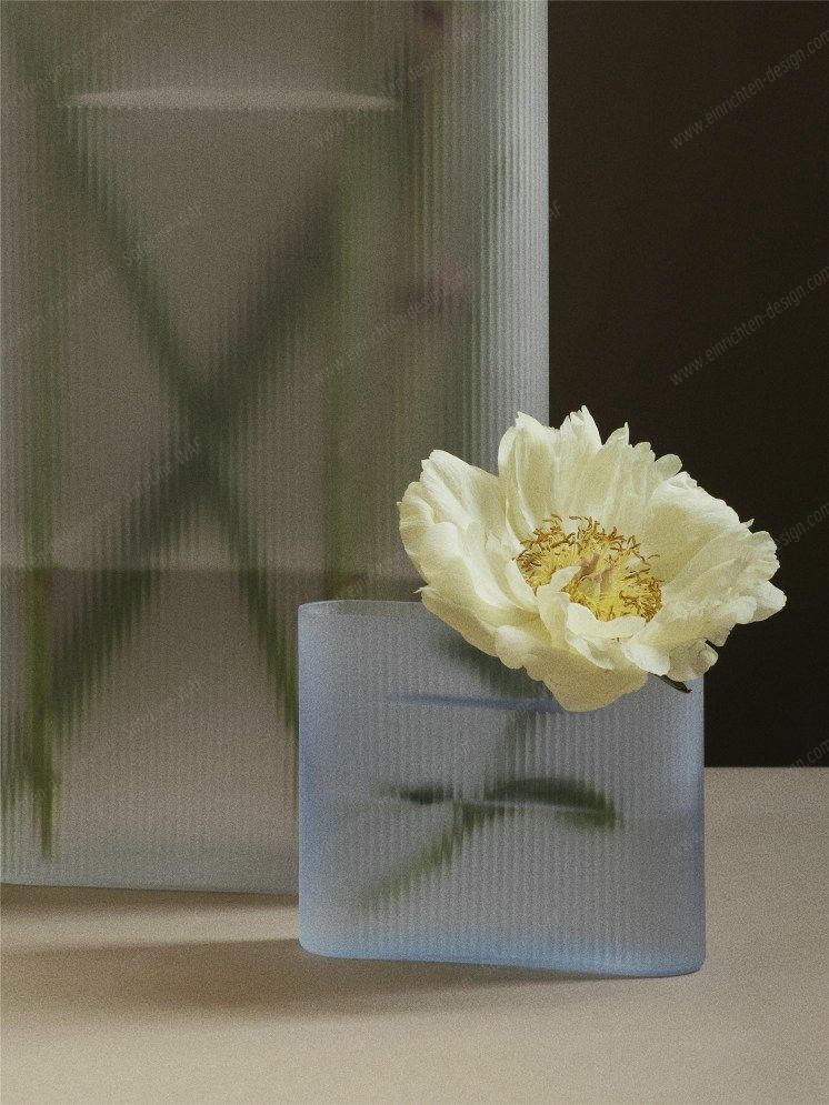 Ridge Vase Muuto Frosted glass Light blue H 35 cm Ridge Vase Muuto Frosted glass Light blue H 35 cm