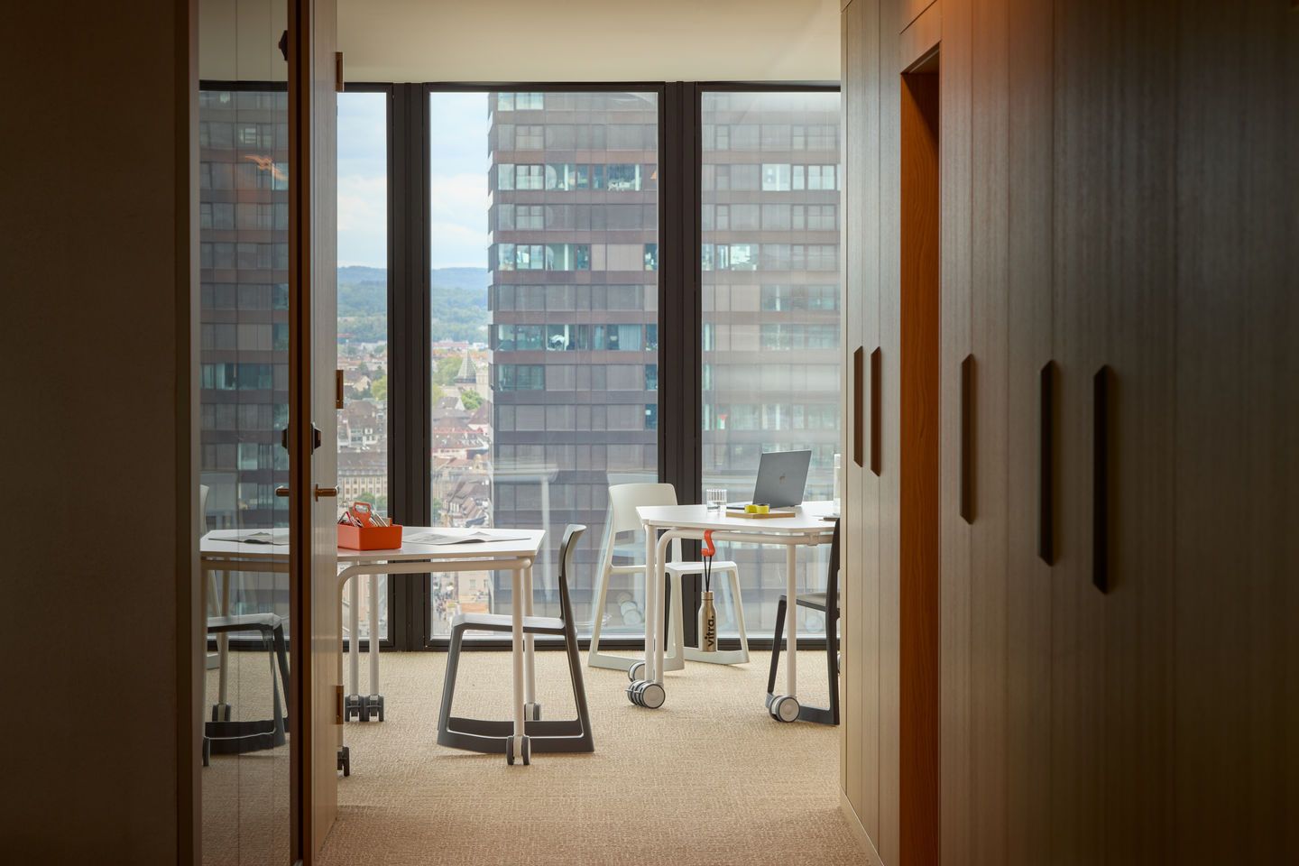 Scout Summit meeting table Vitra