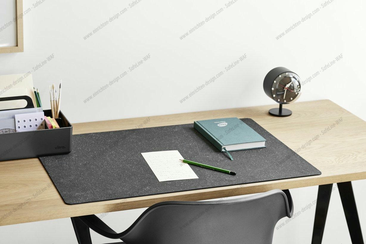 Desk Clocks Nigh Clock black Table clock Vitra