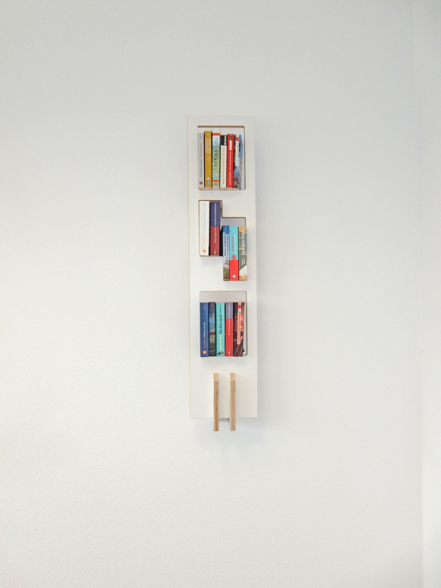 Lesestoff bookcase Tojo