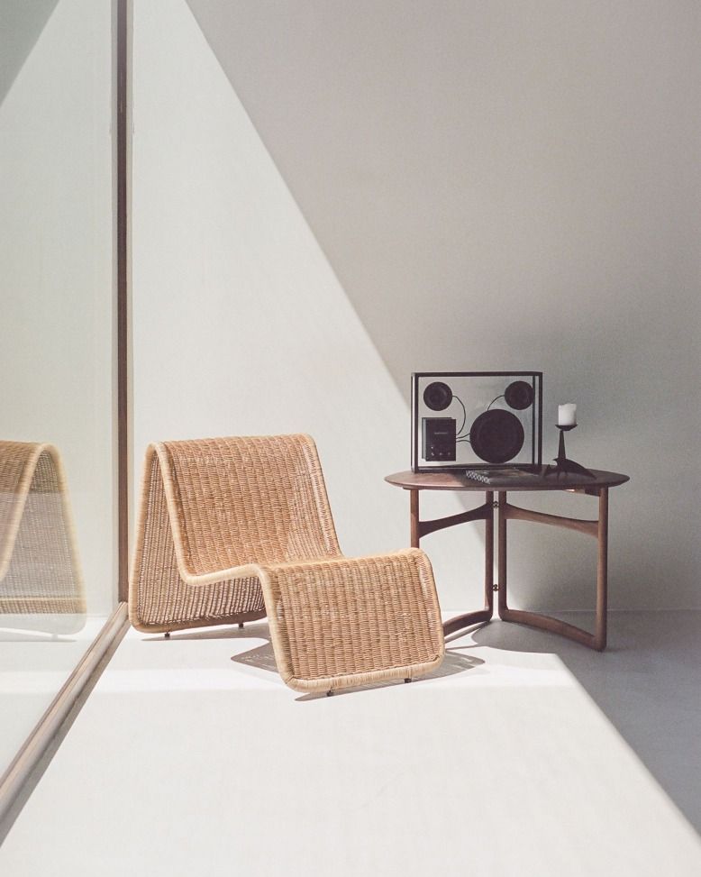 Transparent loudspeaker Transparent