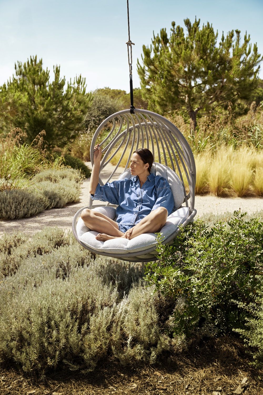 Kida Hanging Lounge Chair with Cushion Dedon