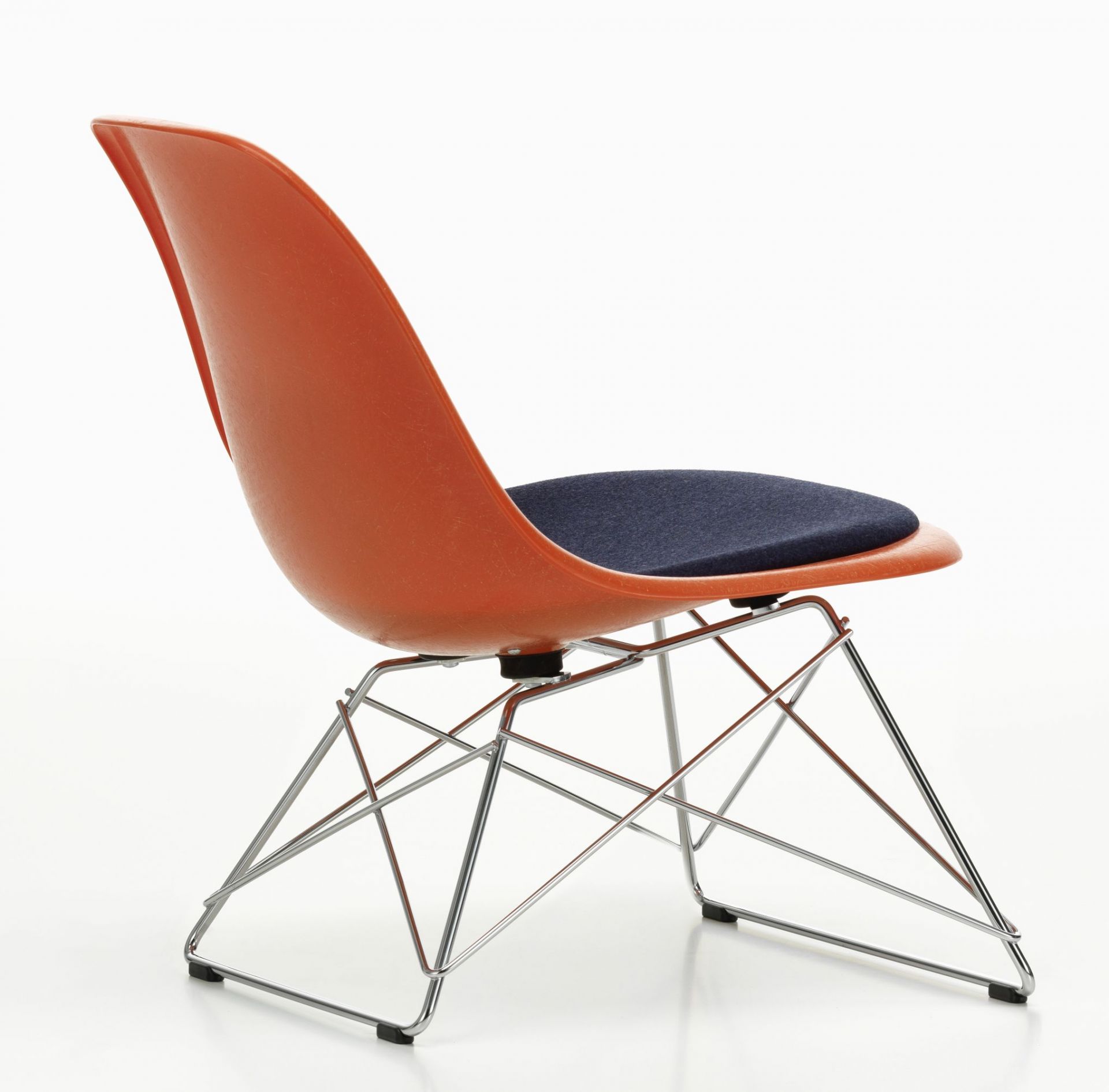 Eames Fibreglass Chair LSR Chair with seat cushion Vitra