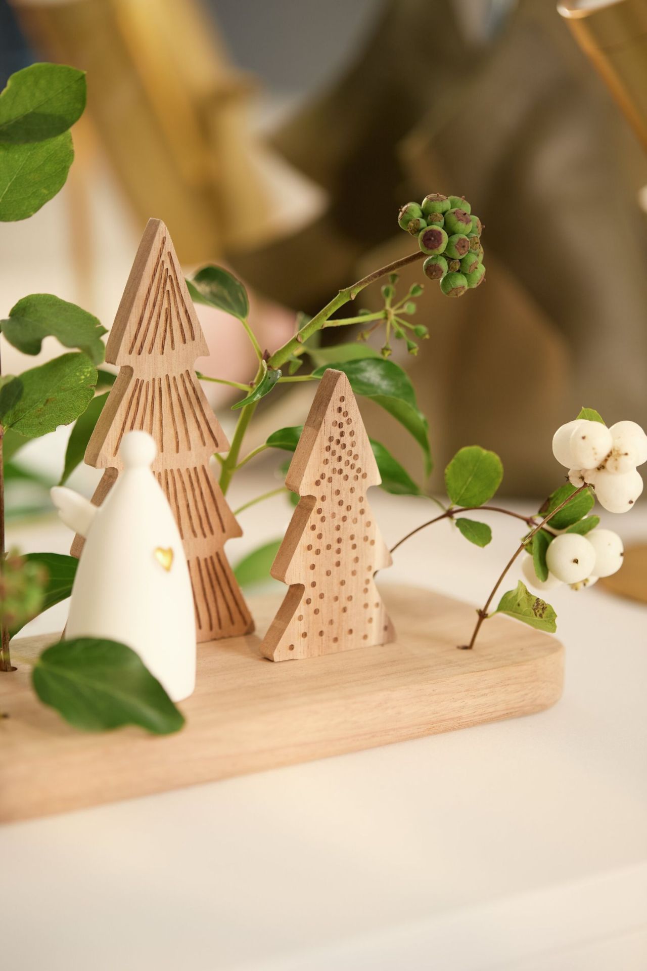 Christmas scene, angels, wheels