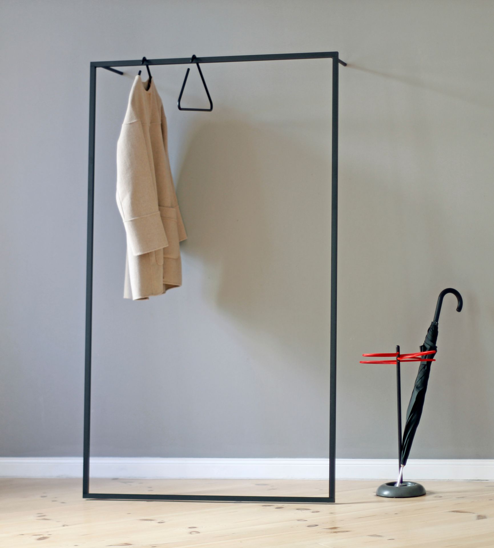 Leano Leaning wardrobe Roomsafari