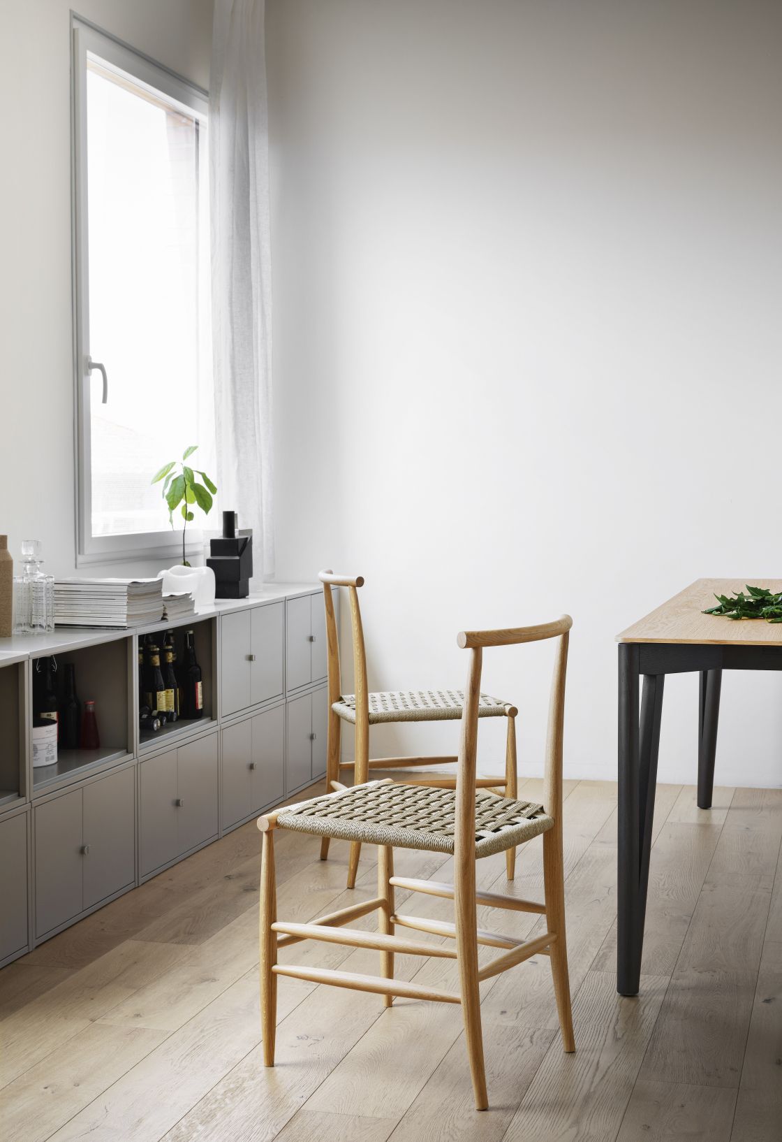 Pelleossa Chair black - straw Miniforms