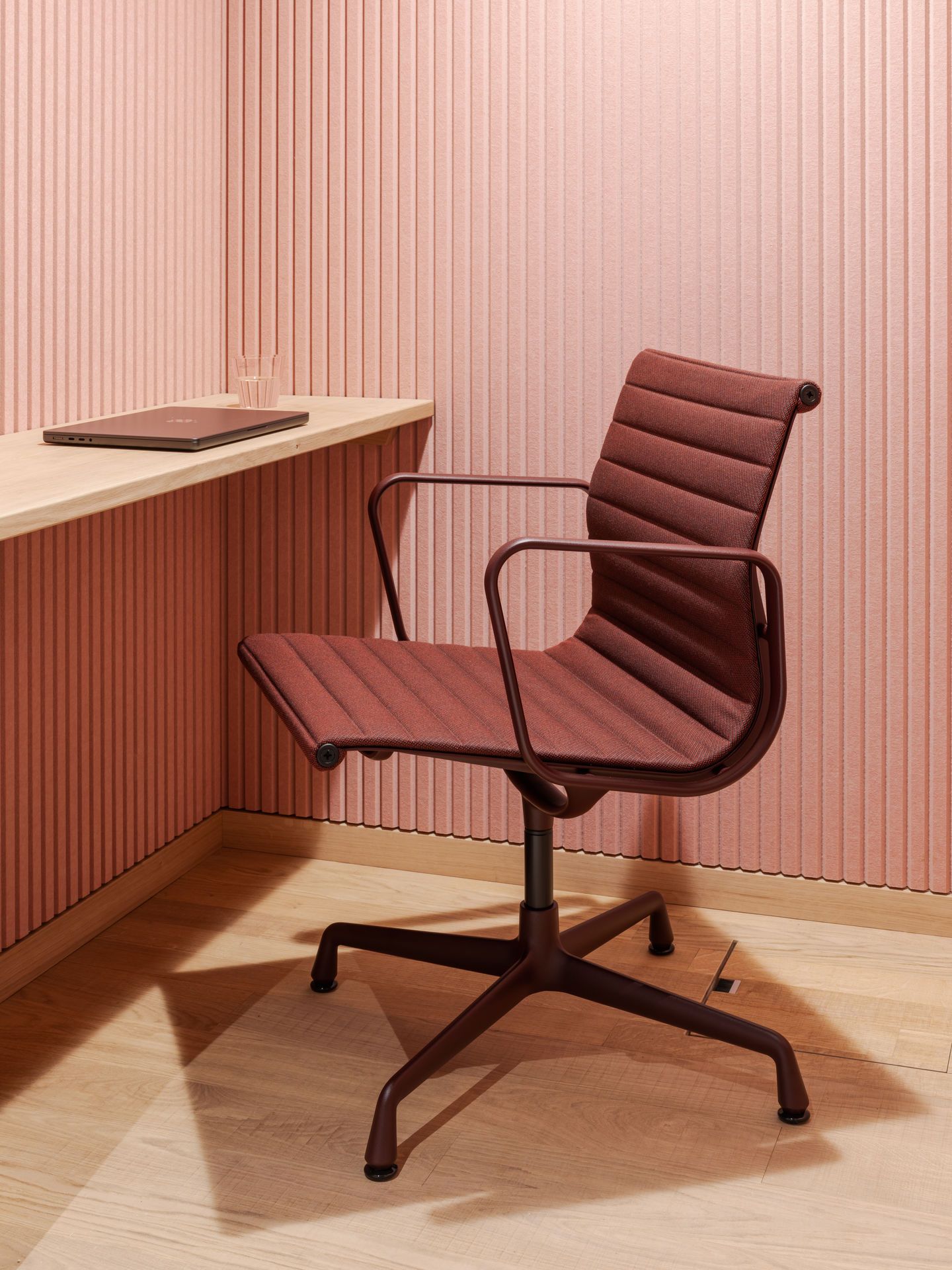 Aluminum Chair EA107 / EA 107 Chair Vitra