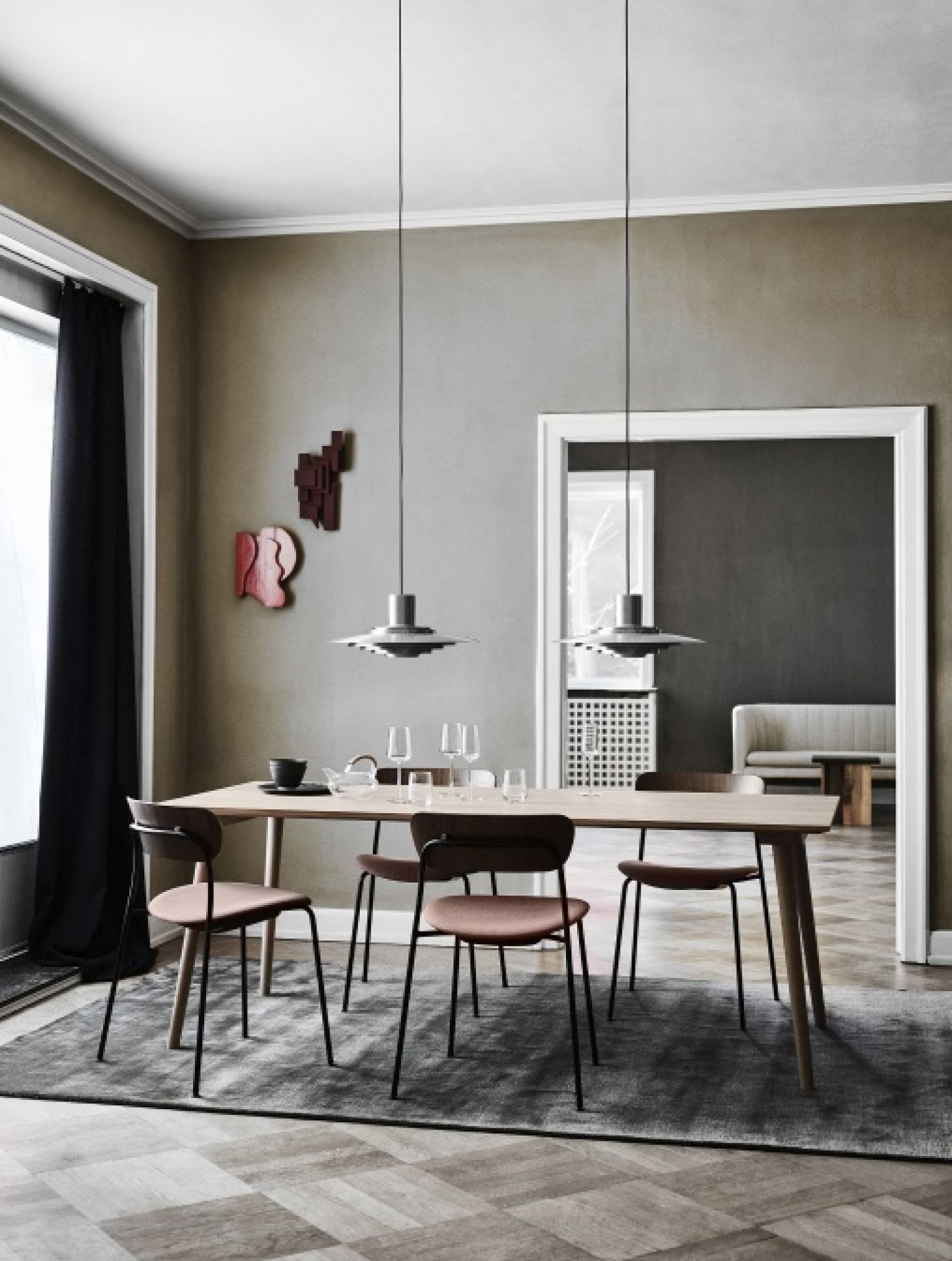 Pavilion AV3 chair with seat cushion AndTradition