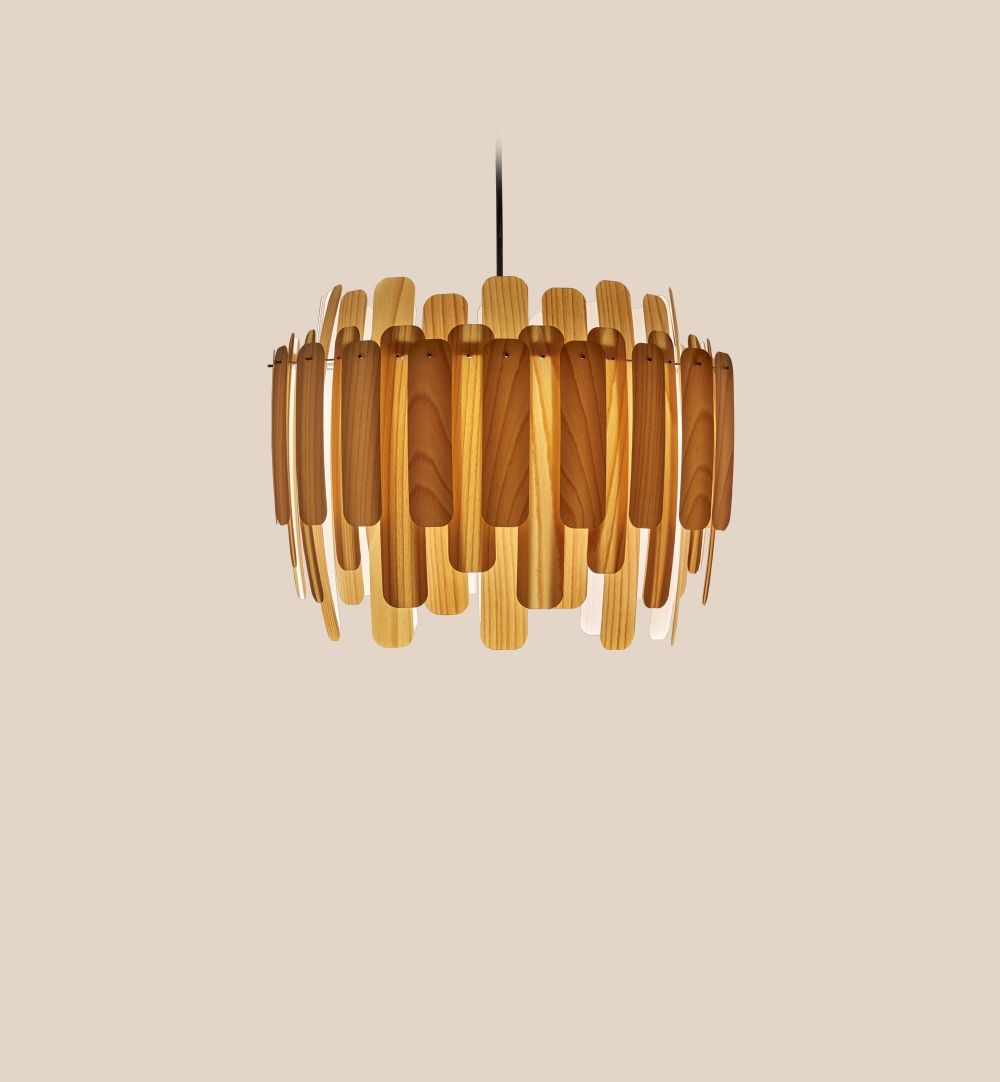 Maruja Pendelleuchte von LZF Lamps aus Buche: Moderne Hängelampe mit Holzstäben und warmem Licht.