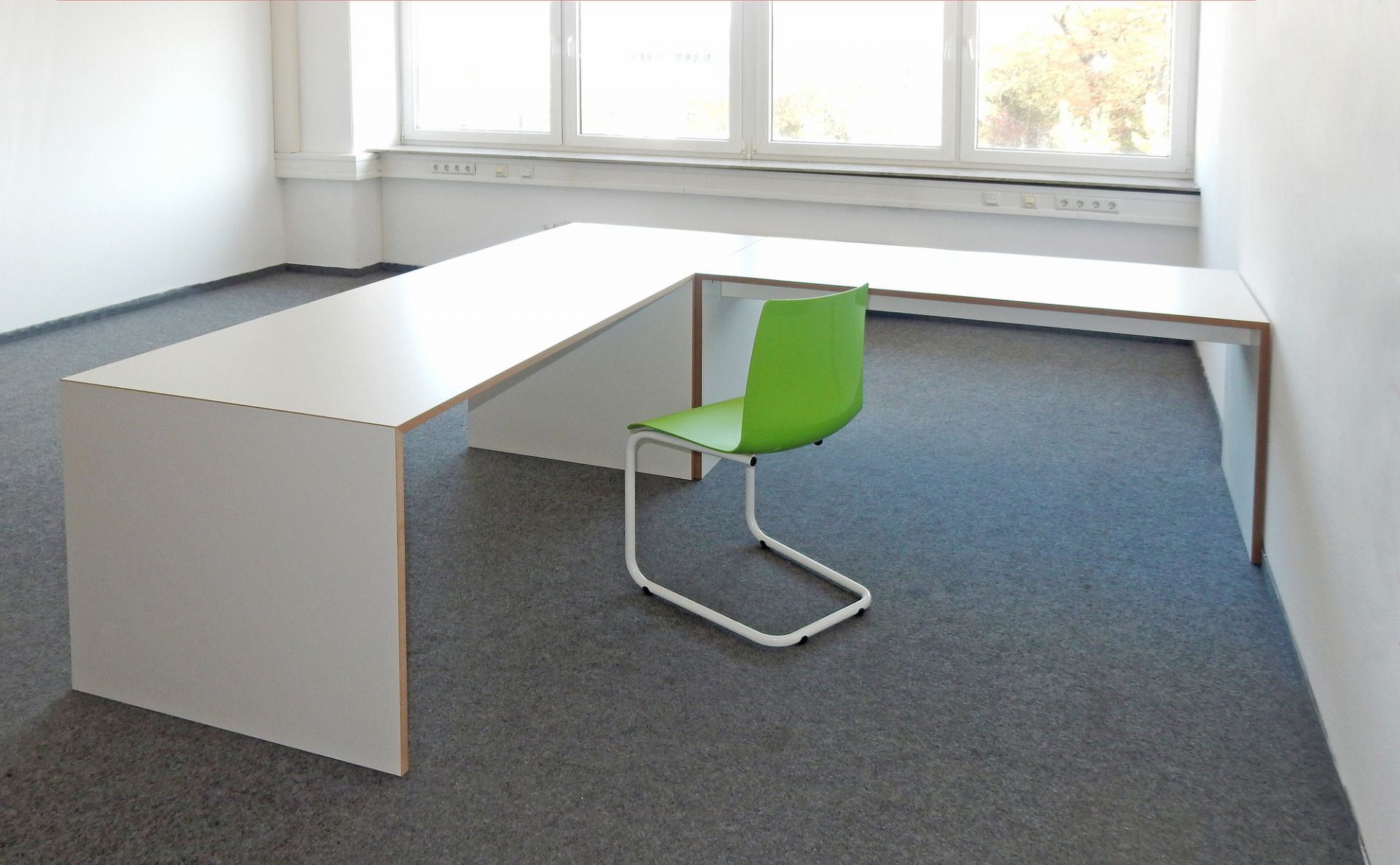 Freistell table small Tojo