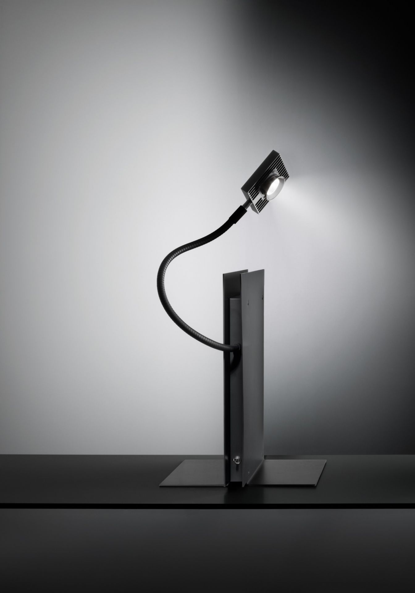 LED's Oskar LED shelf lamp Ingo Maurer