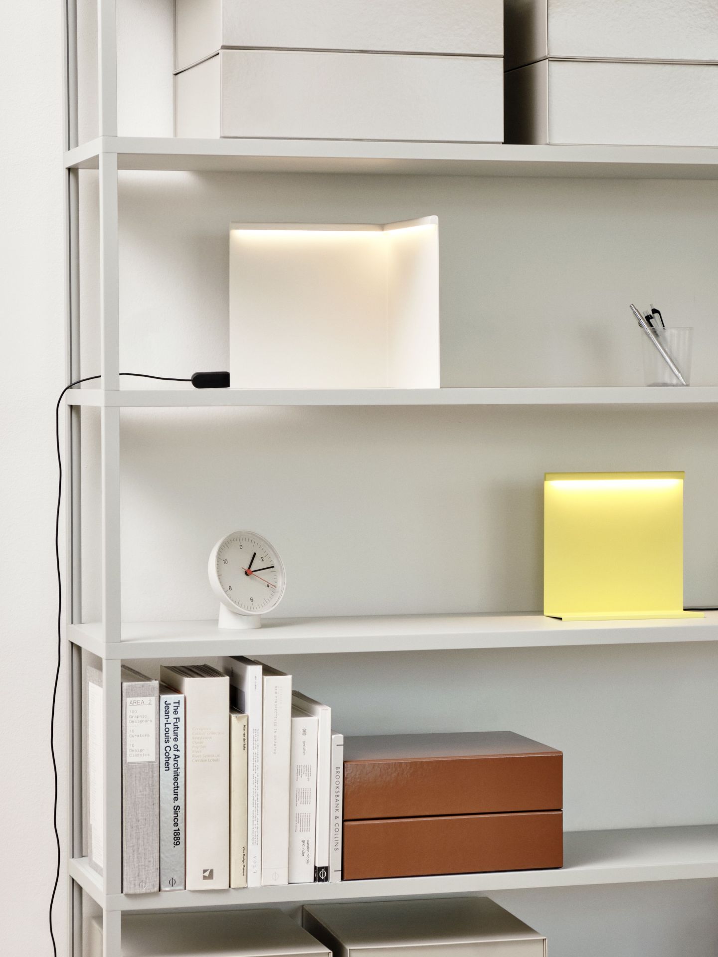 Table Clock Dual-function table clock / wall clock Hay