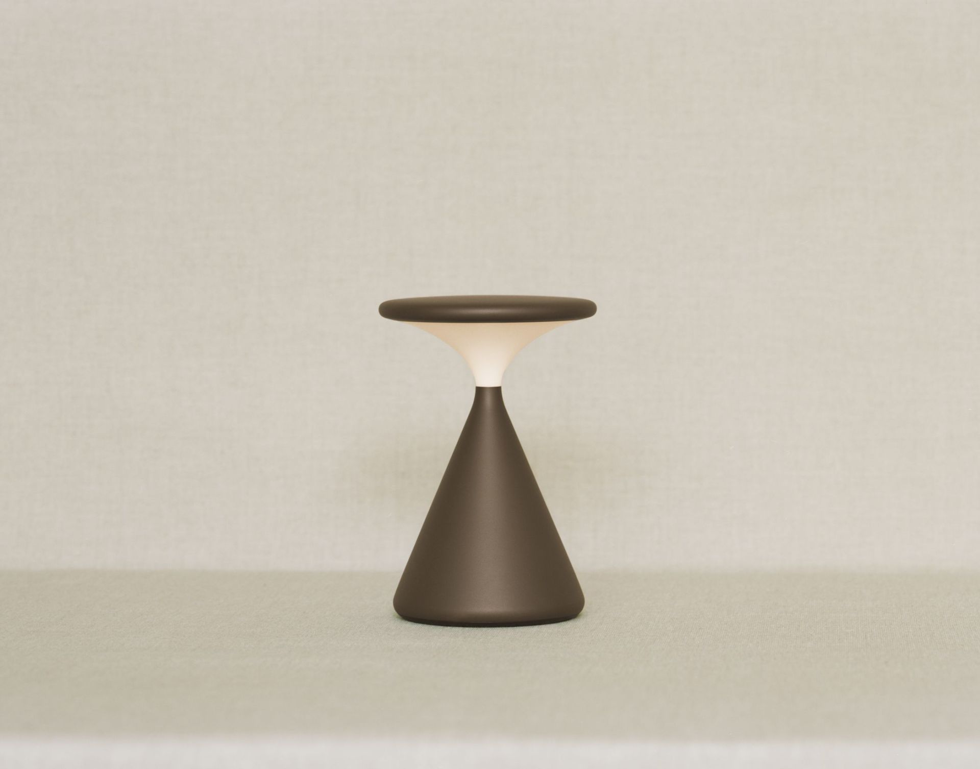 Salt Battery Lamp / Table Lamp Chocolate Grau