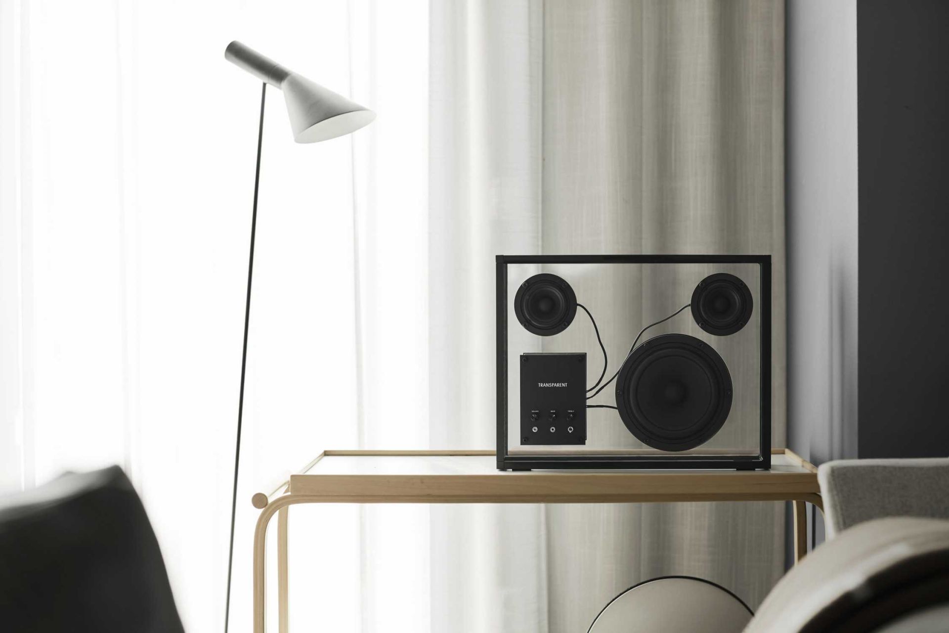 Transparent loudspeaker Transparent