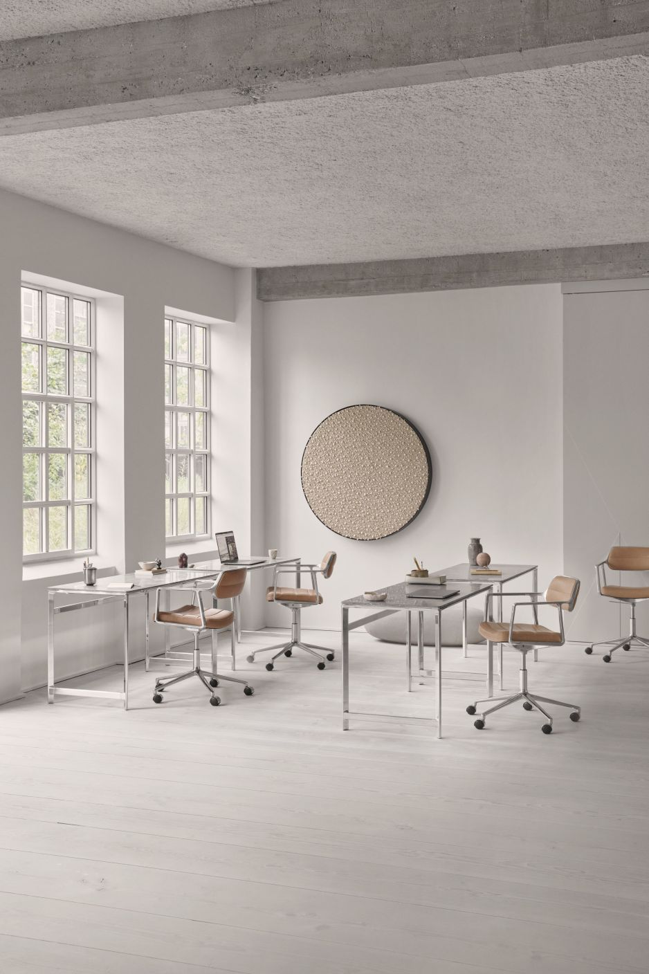 VIPP453 Swivel+ Chair with gliders black leather / polished aluminum frame Vipp VIPP453 Swivel+ Chair with gliders black leather / polished aluminum frame Vipp