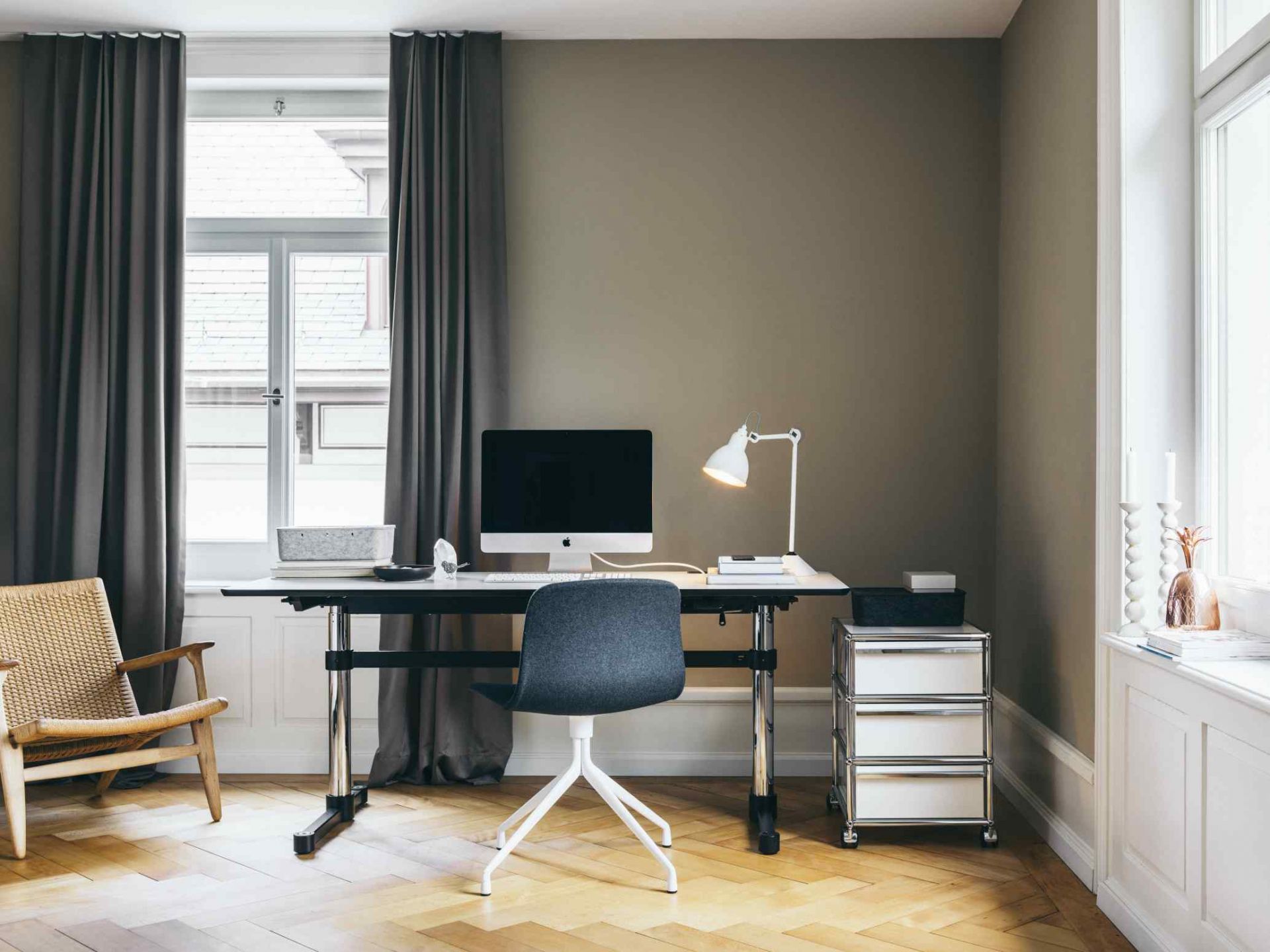 USM Haller Kitos M Desk QUICK SHIP
