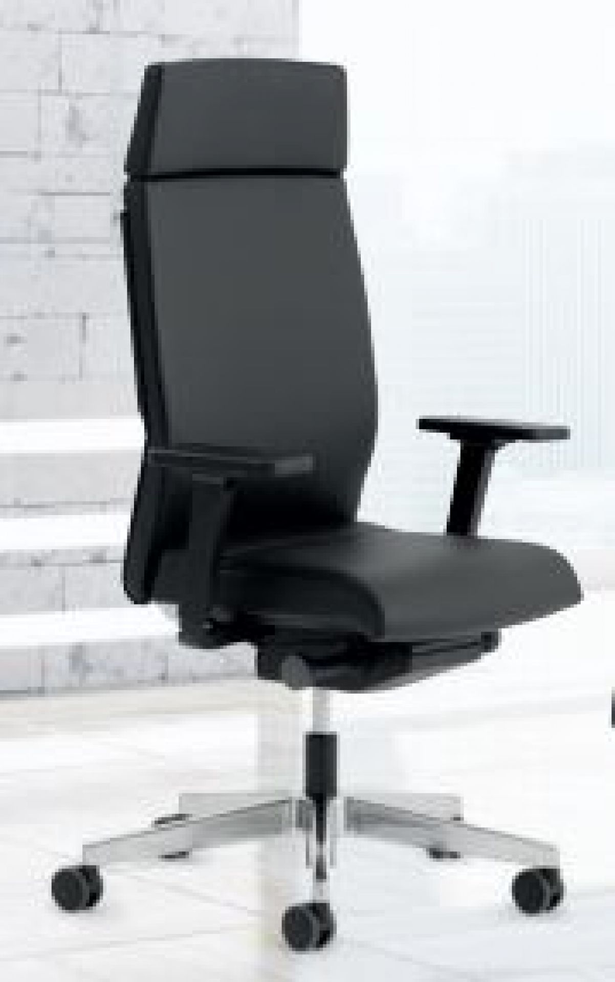 YOSTER executive chair from Interstuhl special offer model