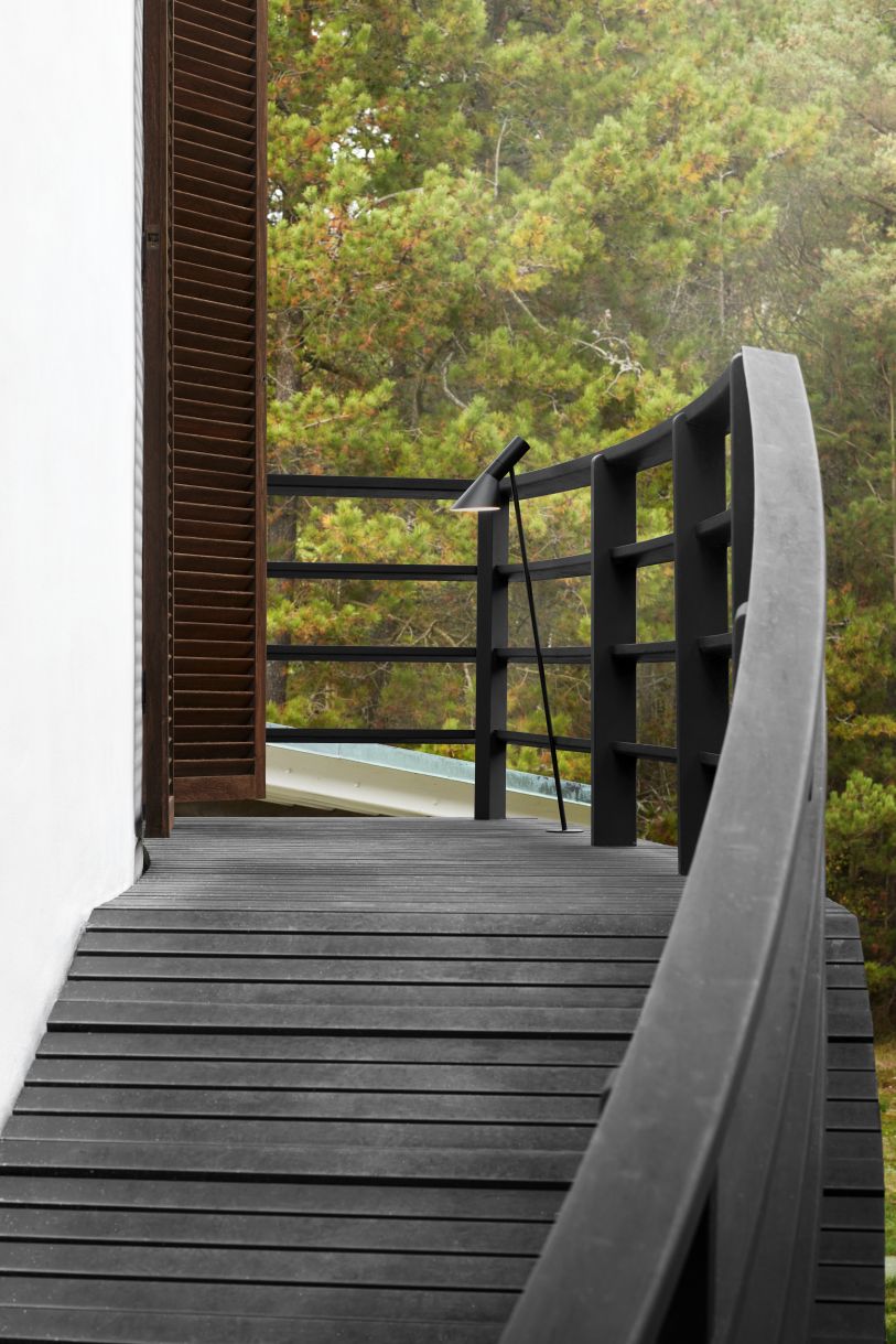 AJ Garden Bollard Light Long Louis Poulsen