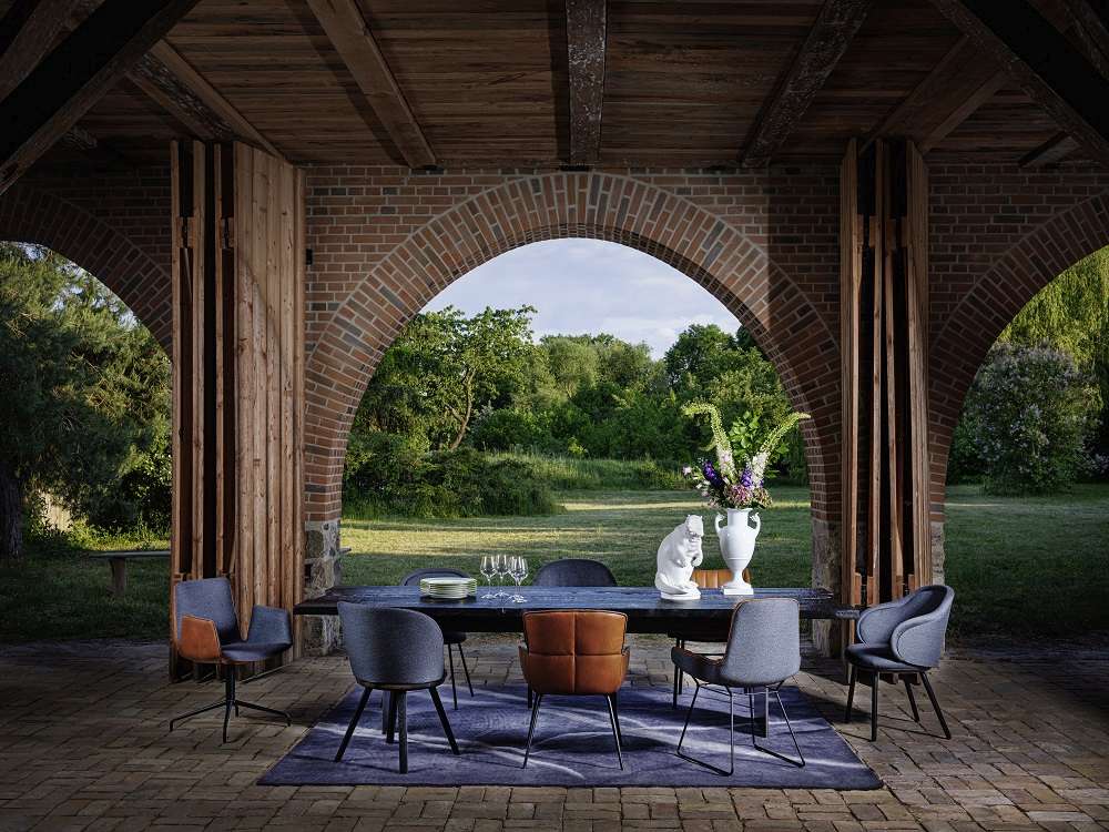 Ona 2020 Curved Armchair Freifrau Manufaktur