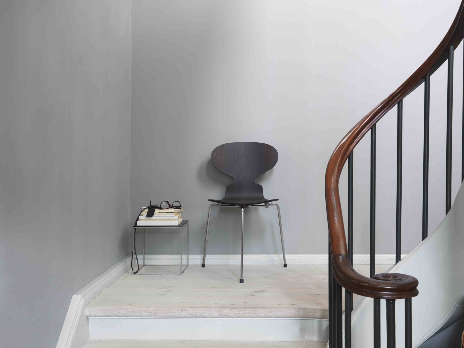 Ant Chair 3100 3-legged frame Fritz Hansen 