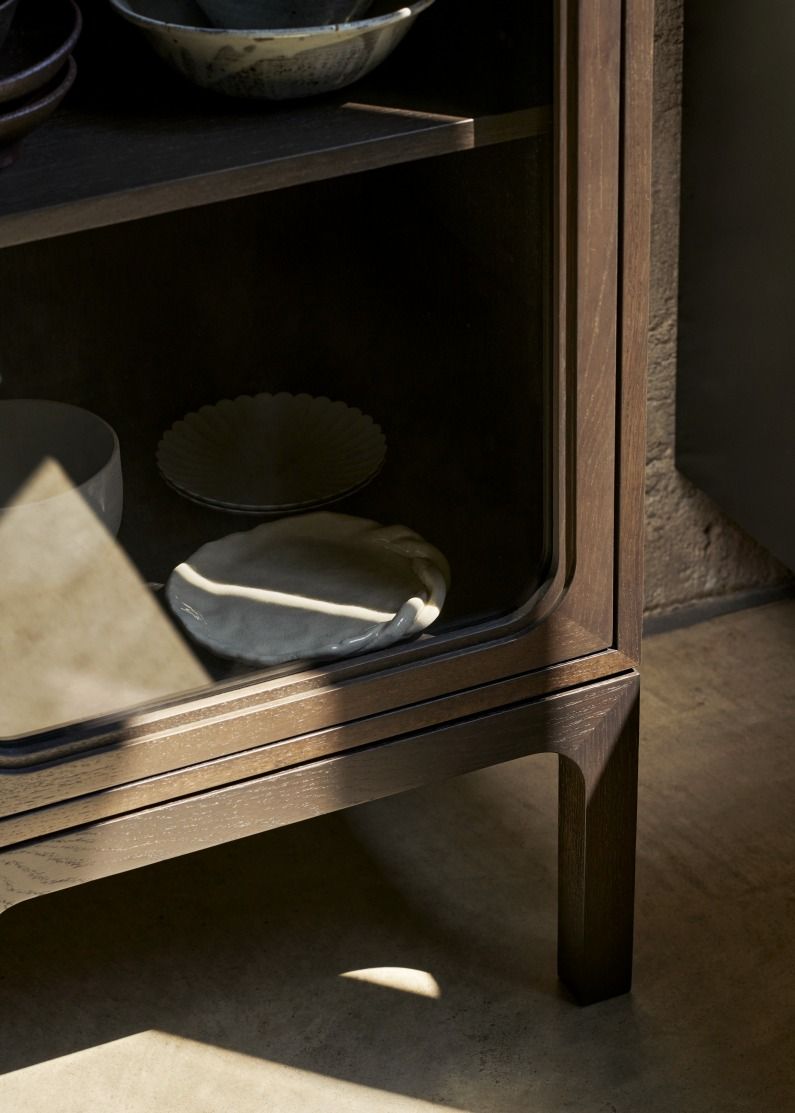 Trace SC87 cabinet / display case AndTradition