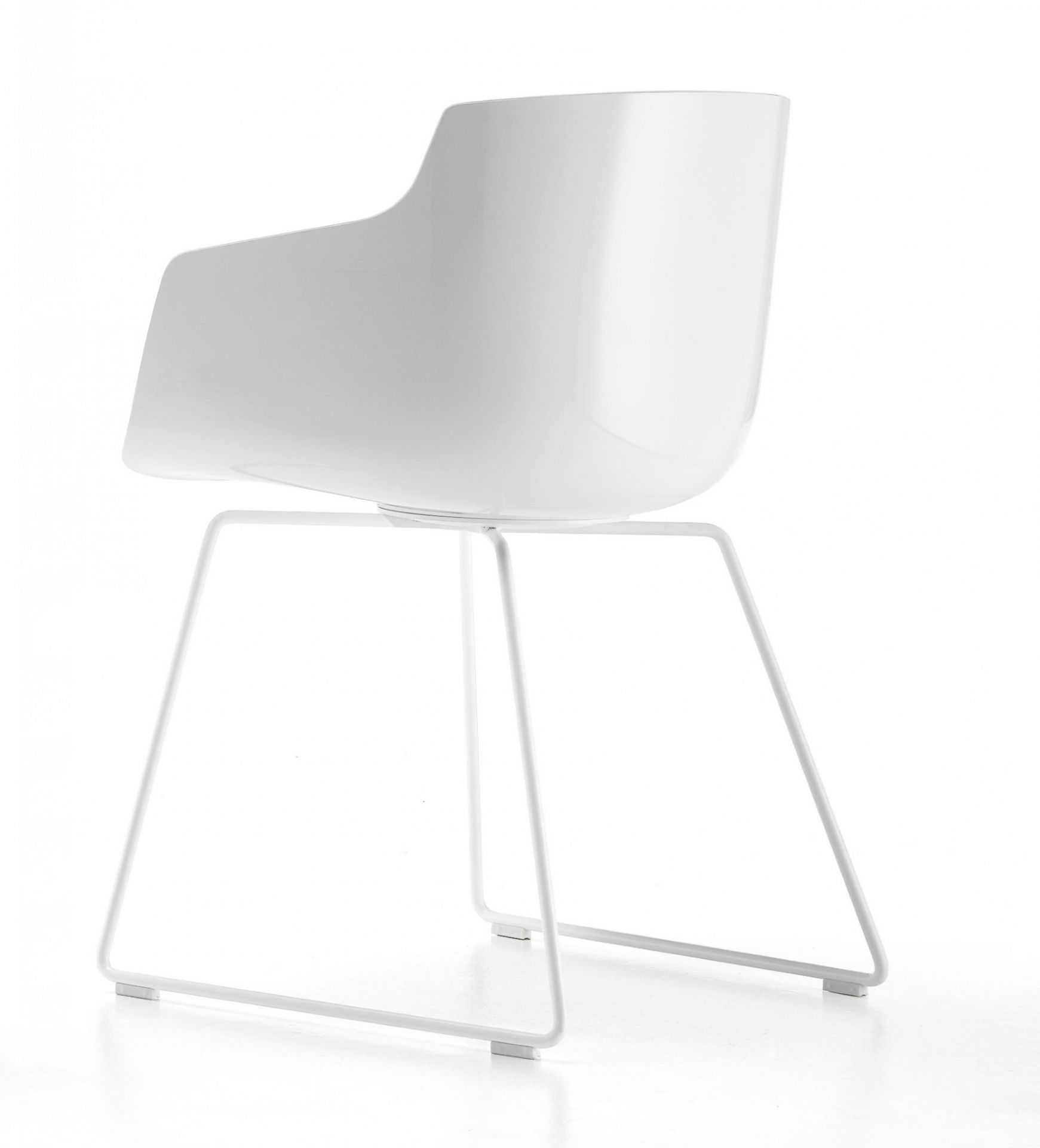 Flow Slim Armrest Chair Skid Frame MDF Italia-Black / Graphite Grey Matt