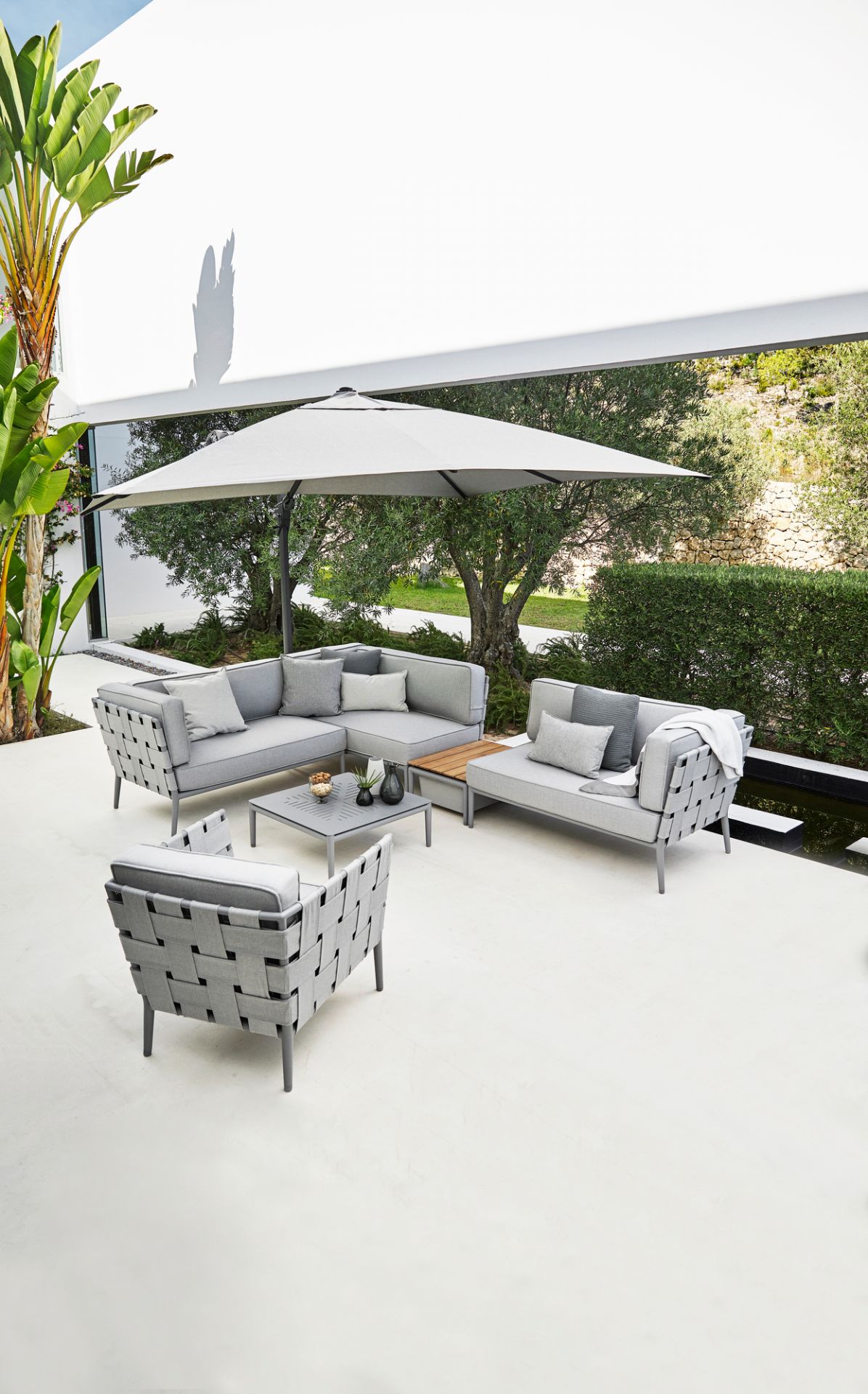 Conic AirTouch Outdoor lounge chair light grey Cane-Line