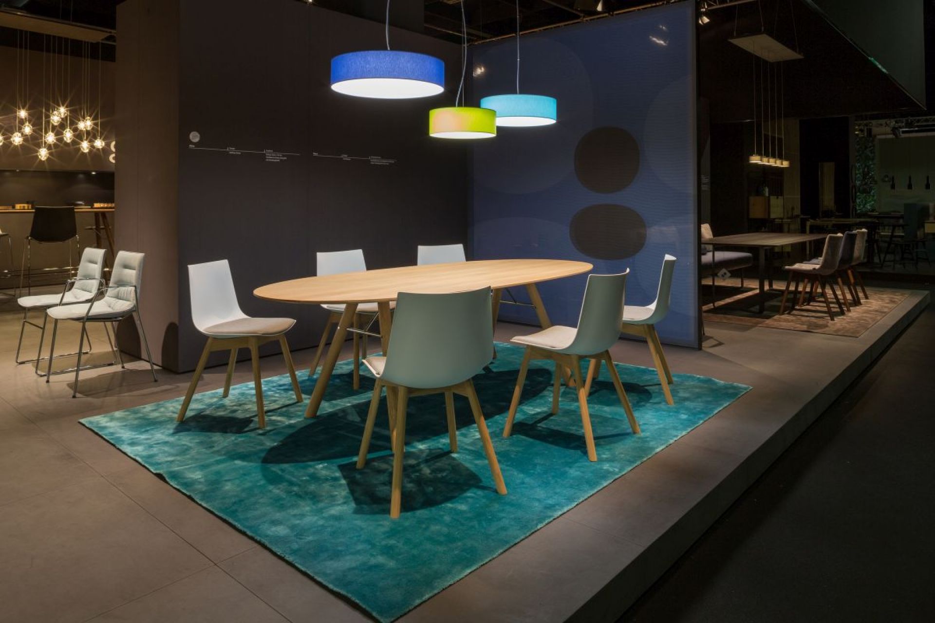 Akio Table Girsberger