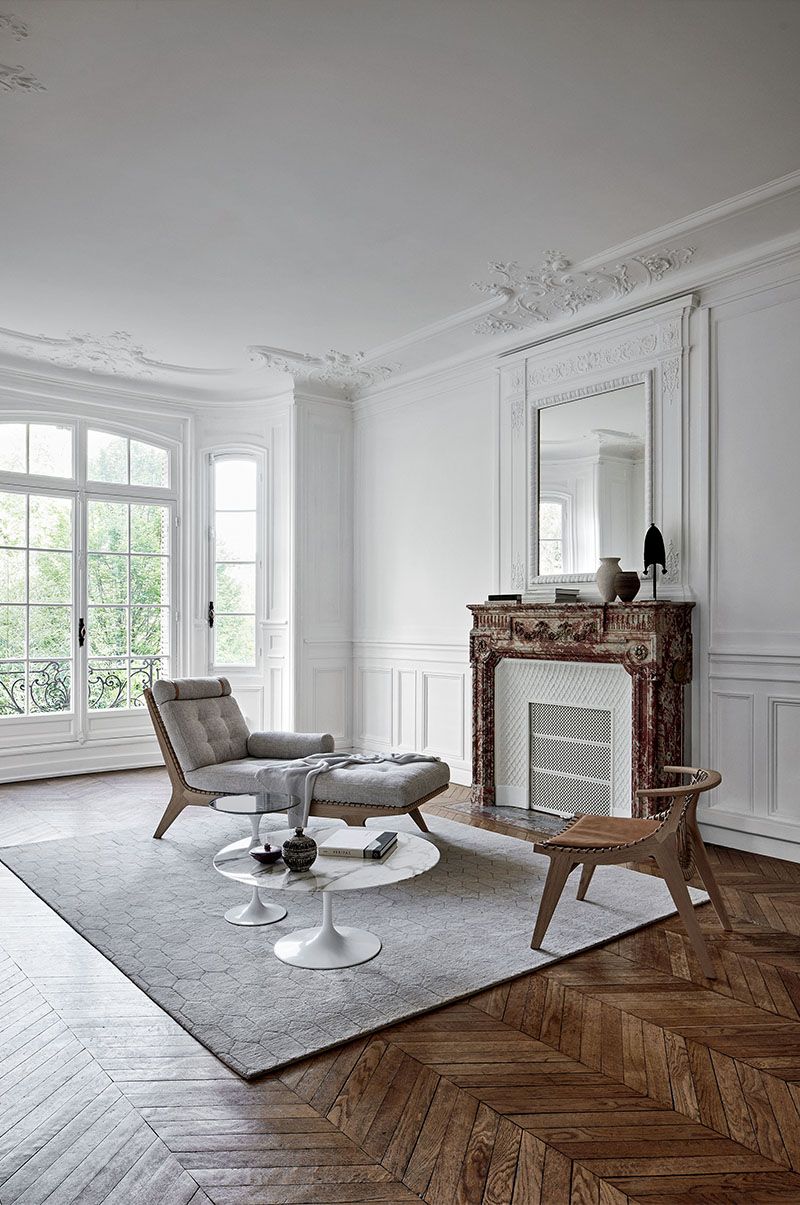 Klismos Lounge Chair with felt gliders Knoll International