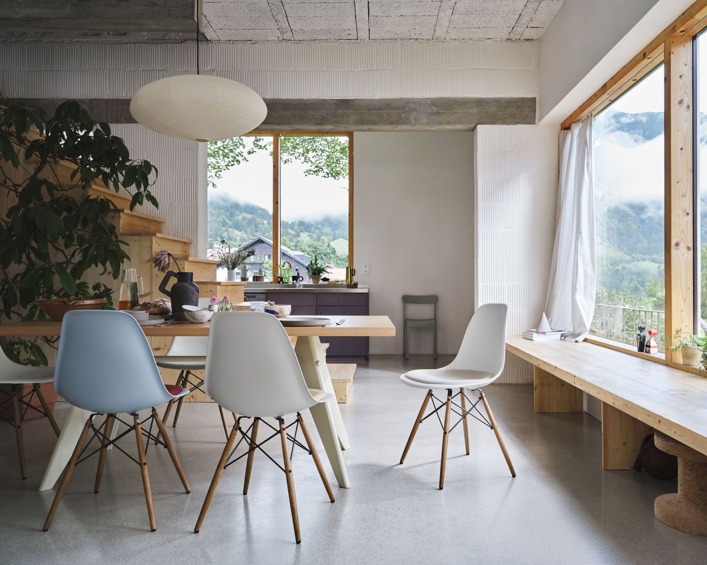 Eames Fiberglass Chair DSW Chair Vitra 