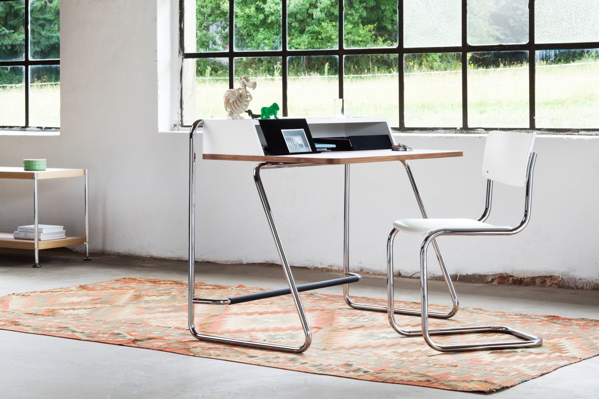 S 43 Tubular steel classic cantilever Thonet