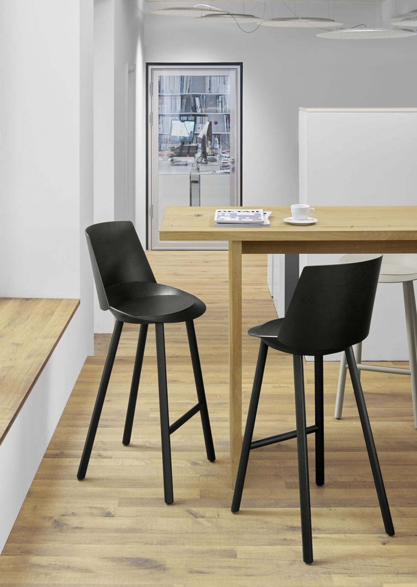 ST10 Jean Stool with Backrest e15