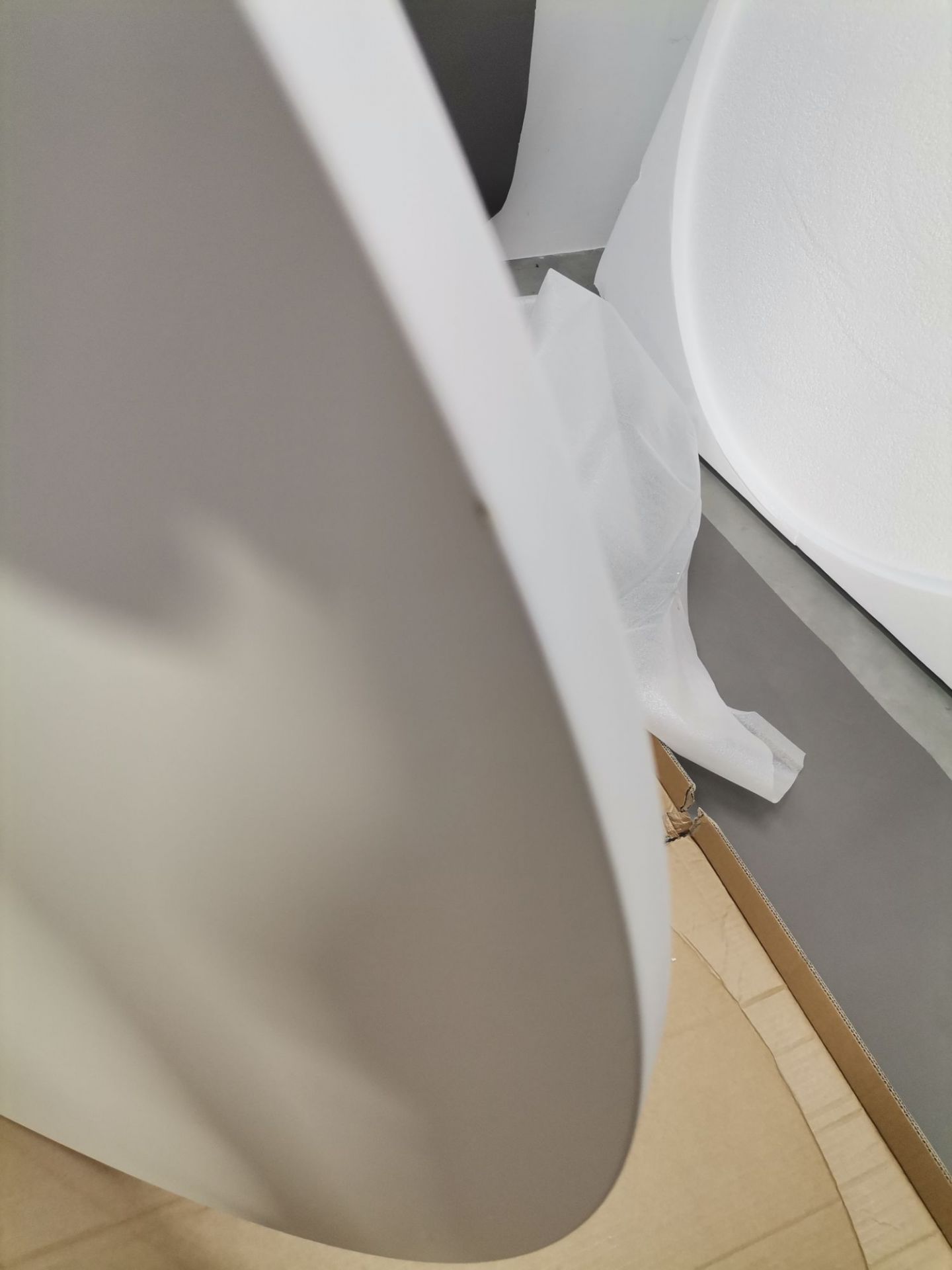 Tavolo XZ3 table round FRAME BLACK / PLATE MDF WHITE VARNISHED Magis MÄNGELEXEMPLAR