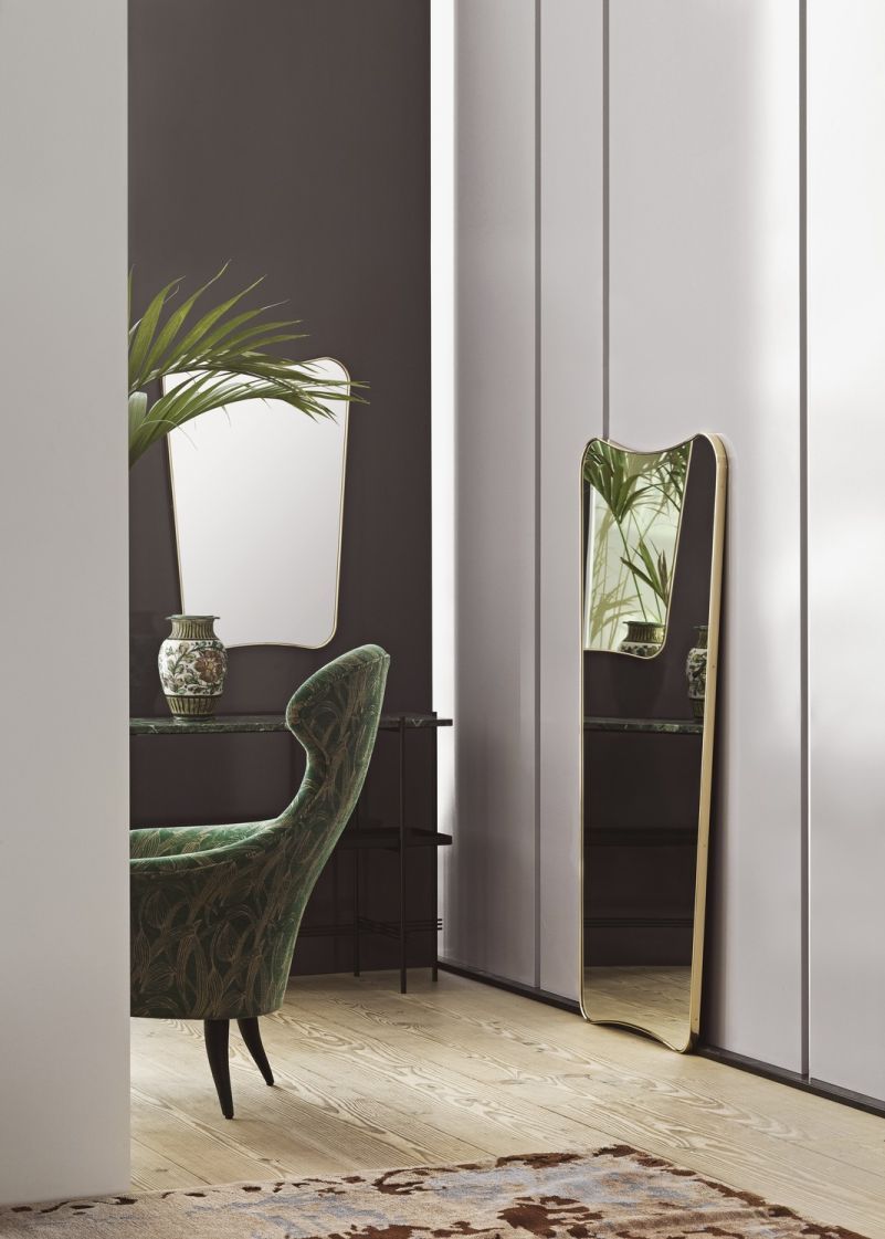 F.A. 33 Wall mirror large Brass Gubi