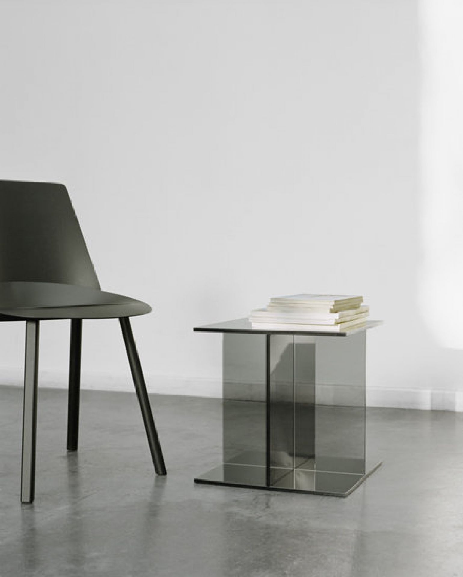 CT08 Vier side table by Philipp Mainzer e15