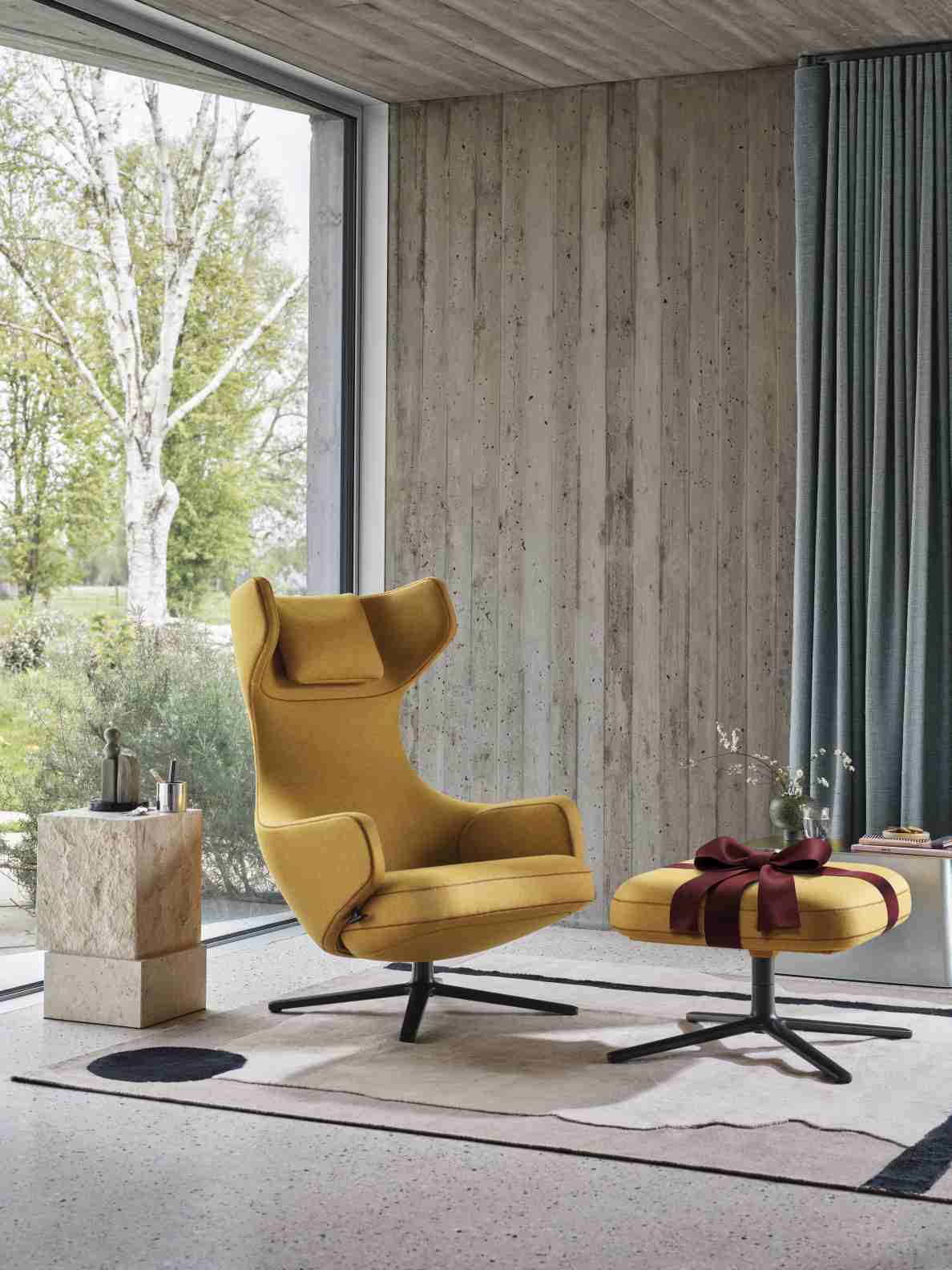 Grand Repos Armchair + Ottoman Vitra Polished Nubia Ivory / Pearl