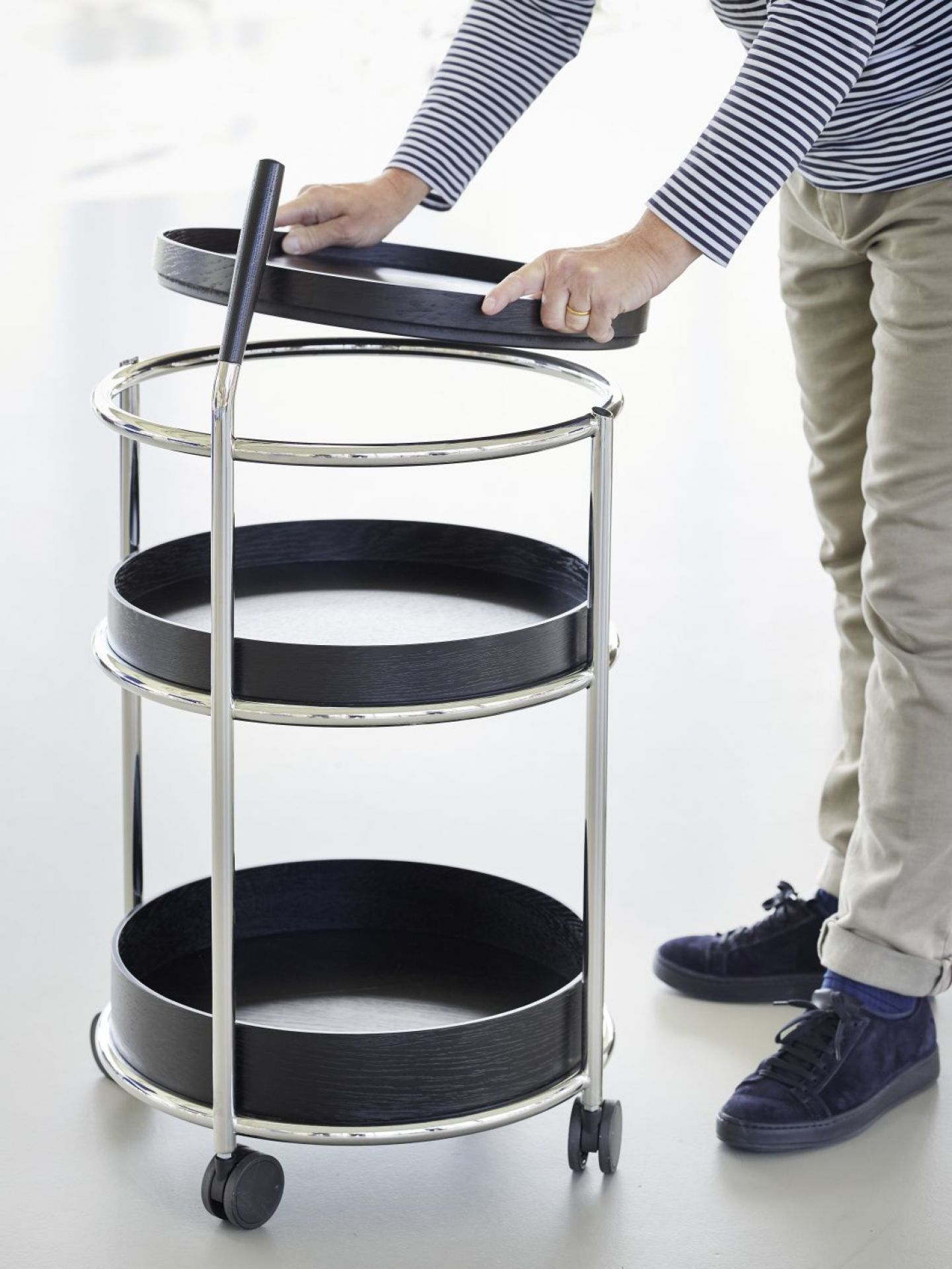 K6 Trolley Serving trolley Tecta oak black lacquered - steel tube black lacquered