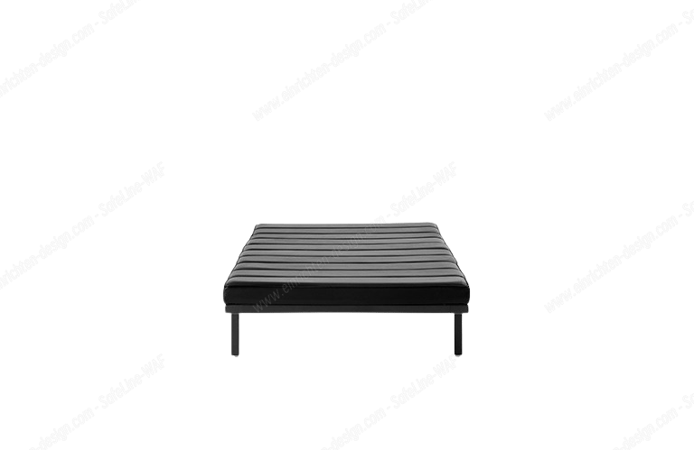 Schwarzes Vipp Daybed 461 mit Lattenrost und minimalistischem Design für Wohnzimmer und Lounge.