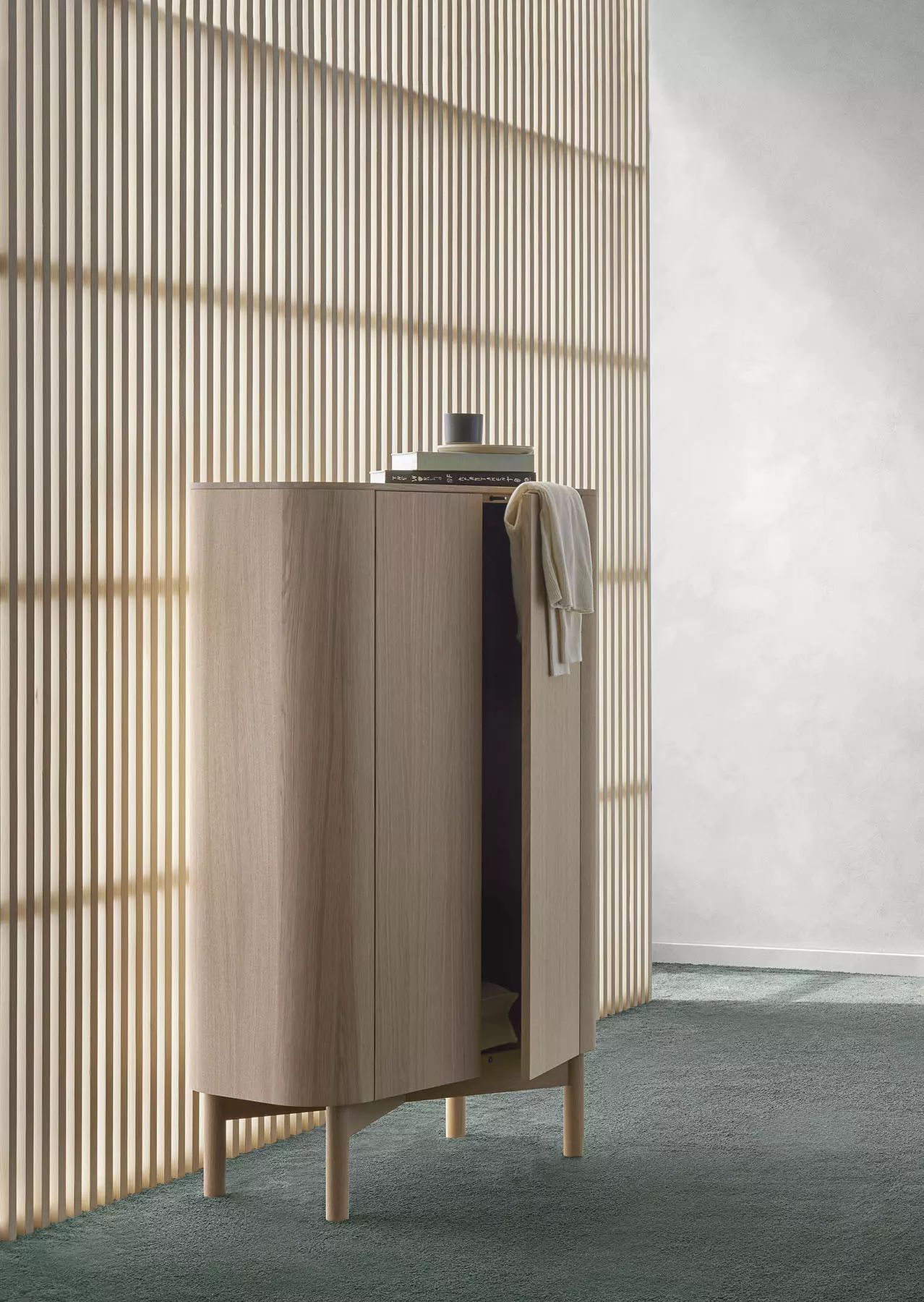 Loud cabinet light oak Northern