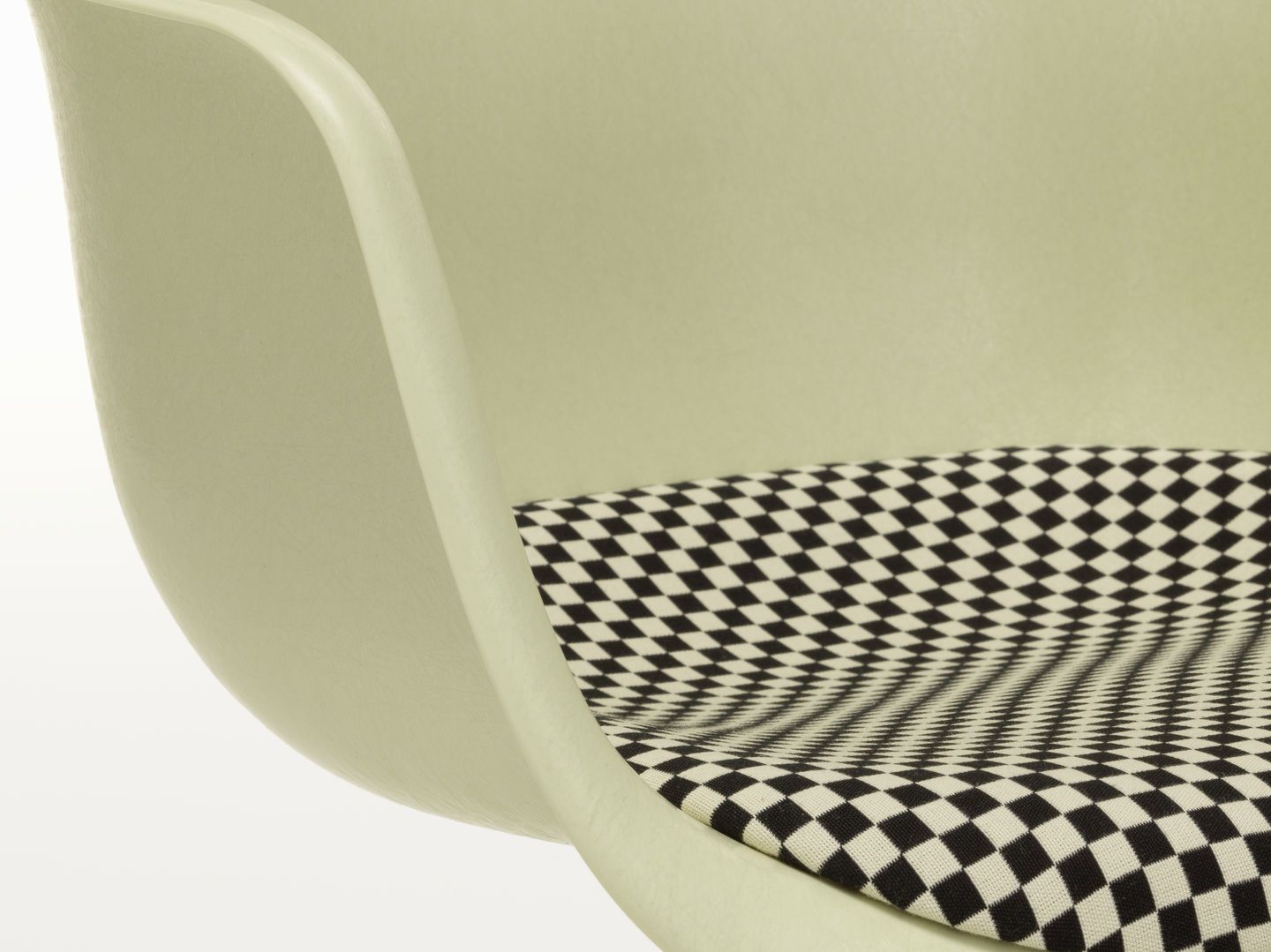 Eames Plastic Arm Chair DAL with seat cushion Vitra
