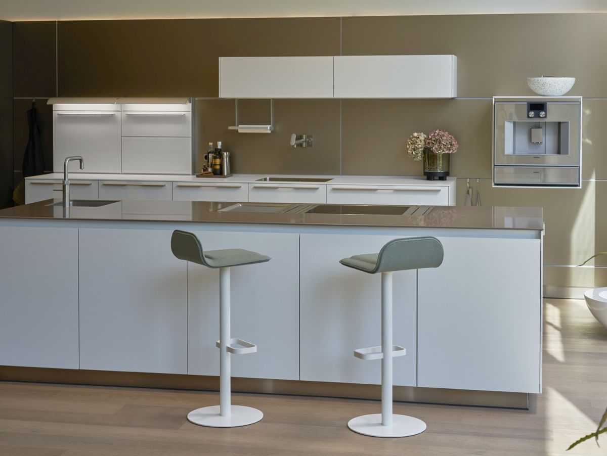 Dave Bar Stool White with Seat Cushion in Sage Moree